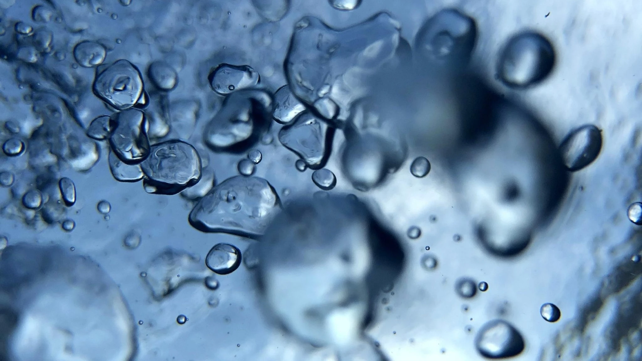Scoperta l'acqua non convenzionale: nasce dalle profondità della Terra 