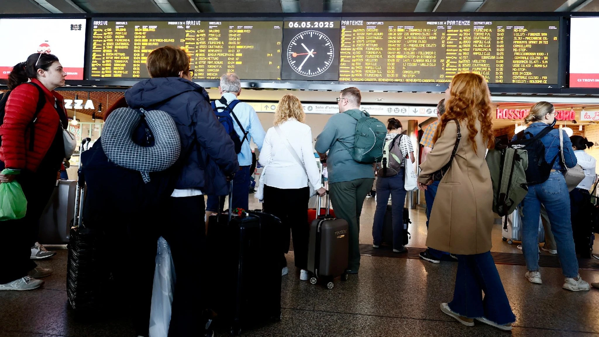 Sciopero treni rimandato al 23 maggio: c’è la prima messa di Papa Leone, sindacati decidono rinvio
