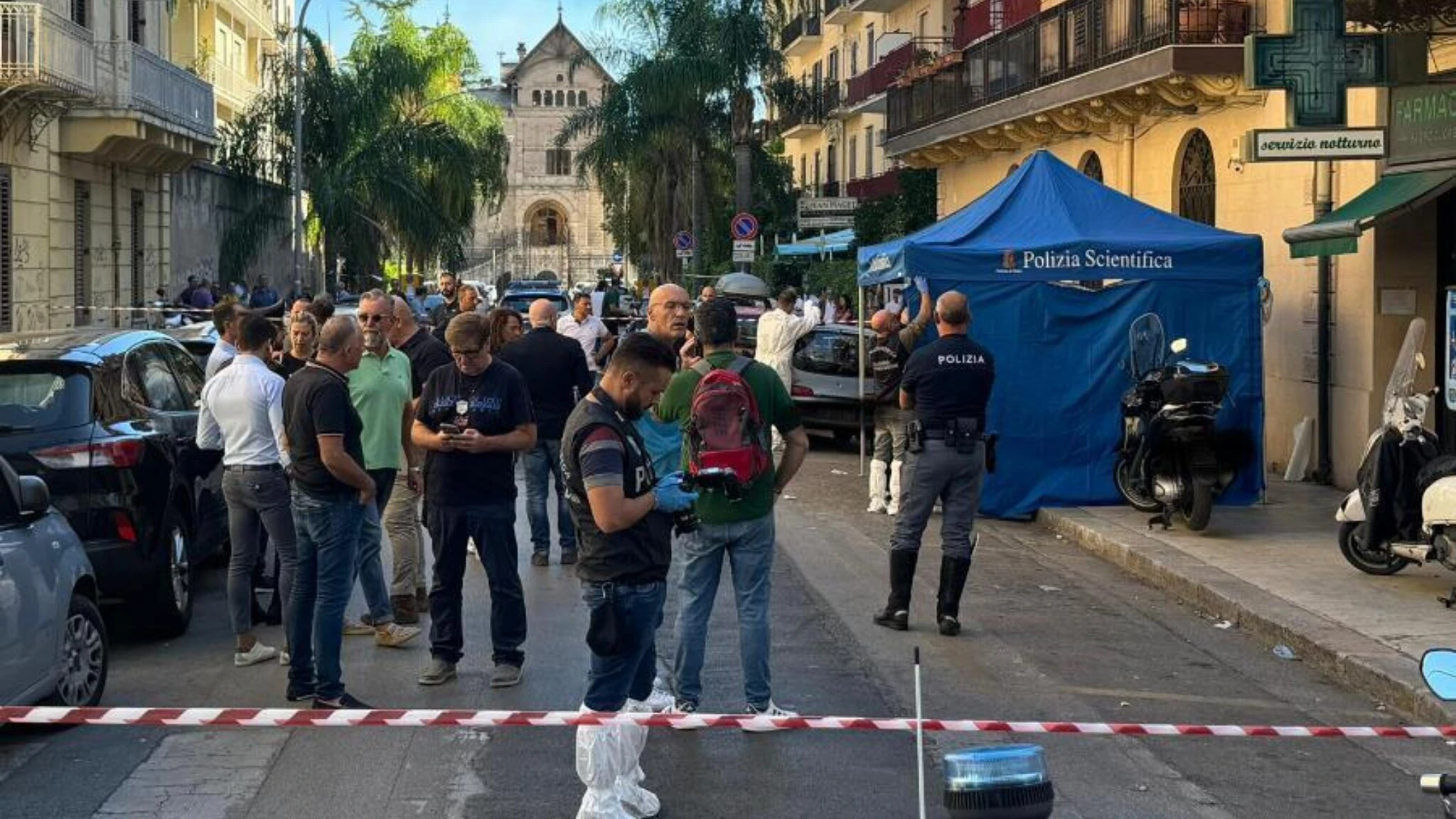 Palermo omicidio davanti alla farmacia, è caccia al killer