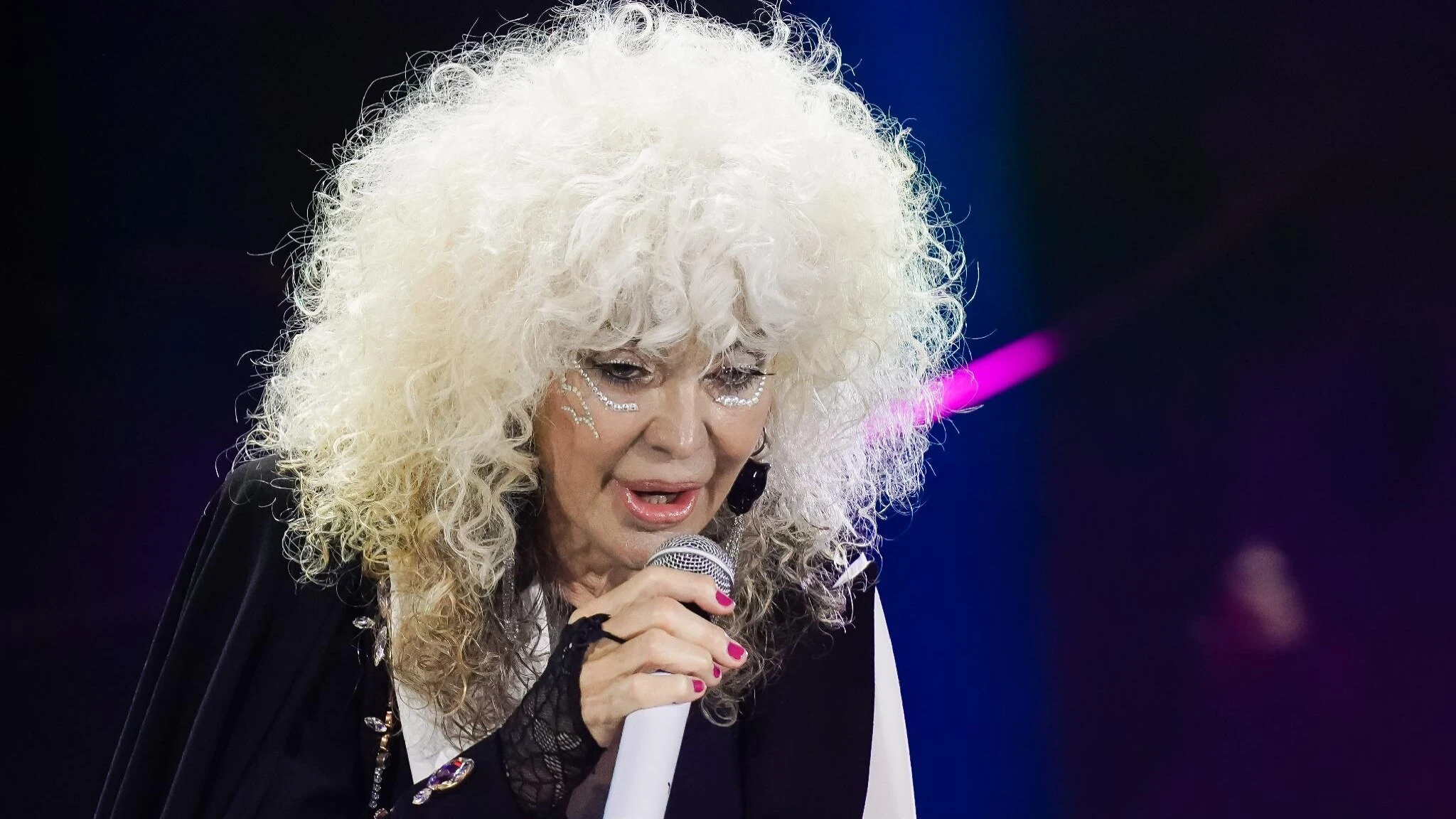 I 70 anni di Donatella Rettore, diva e antidiva ribelle della musica italiana