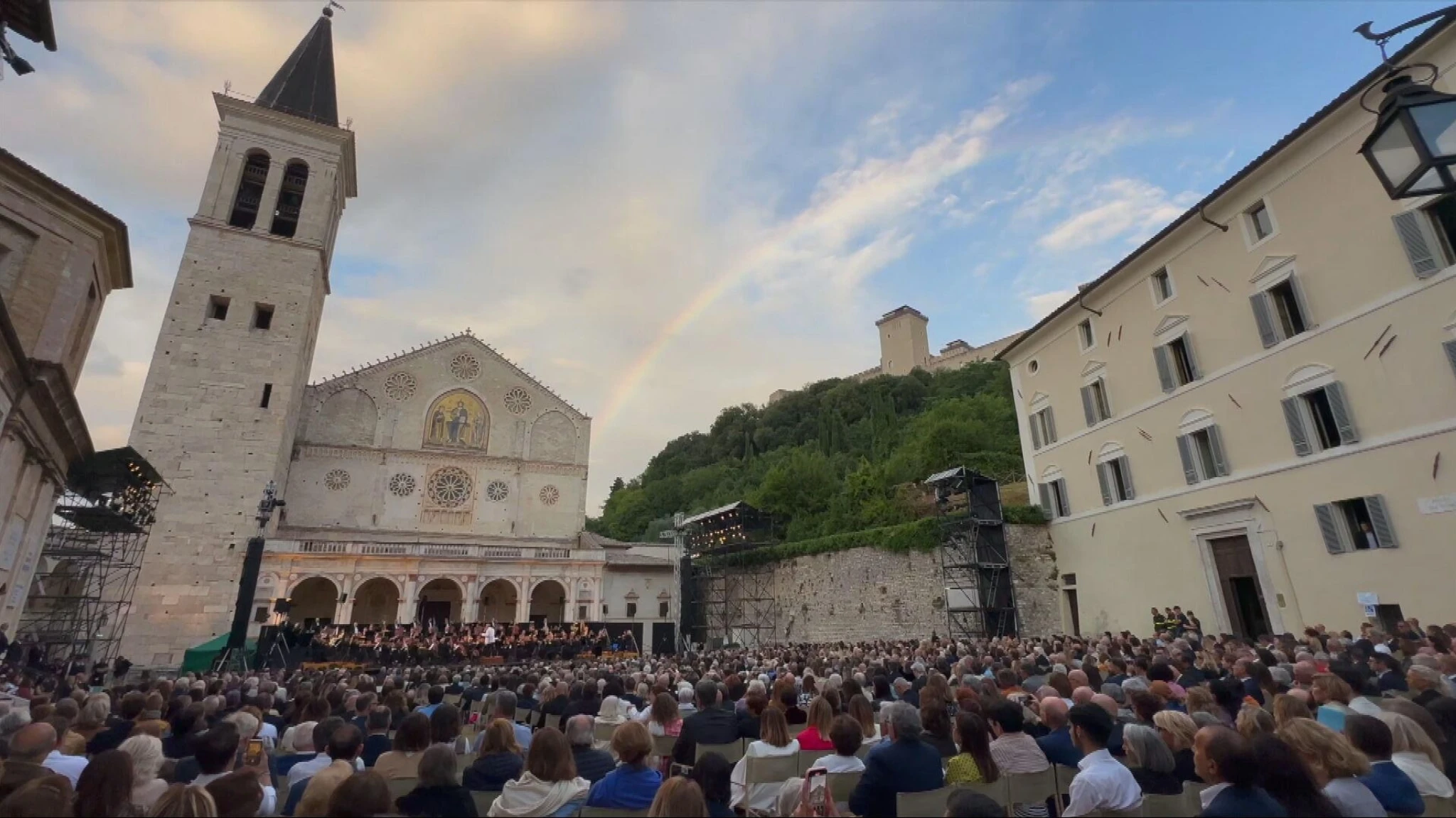 Il trionfo di Spoleto, dal festival dei Due Mondi a quello di tutti i Mondi