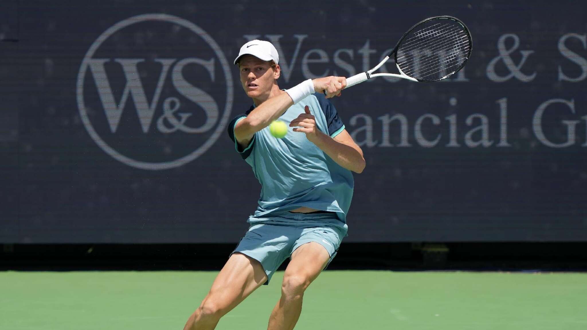 Masters 1000 Cincinnati, Sinner batte Alex Michelsen 6-4, 7-5 all'esordio