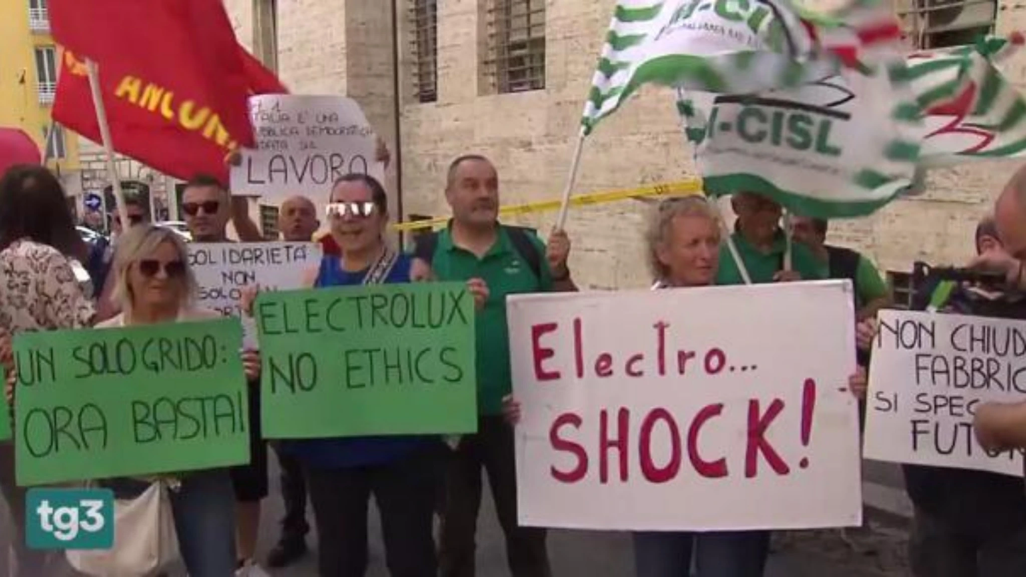 Electrolux: sospeso il piano licenziamenti