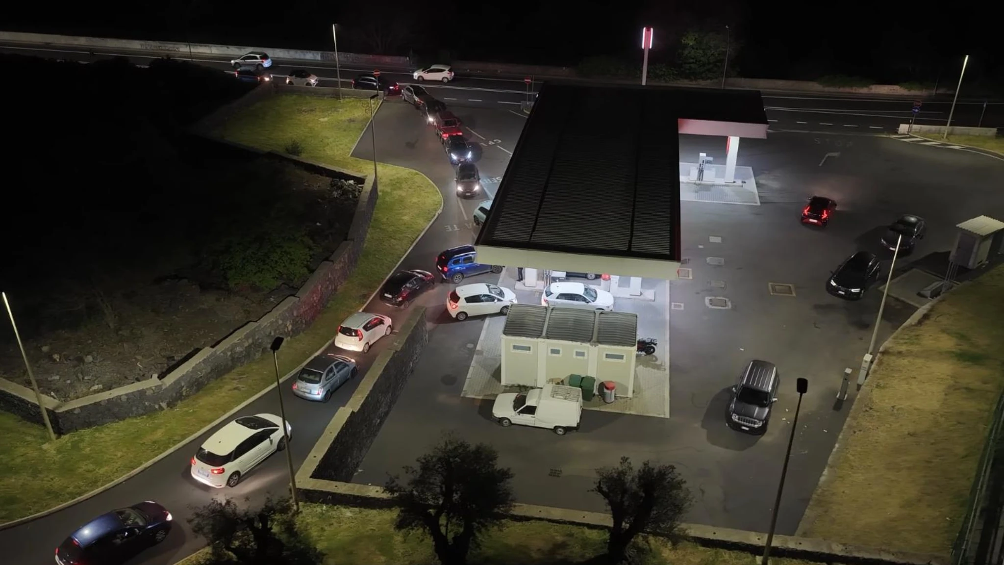 Catania, code ai distributori di benzina per lo sciopero degli autotrasportatori