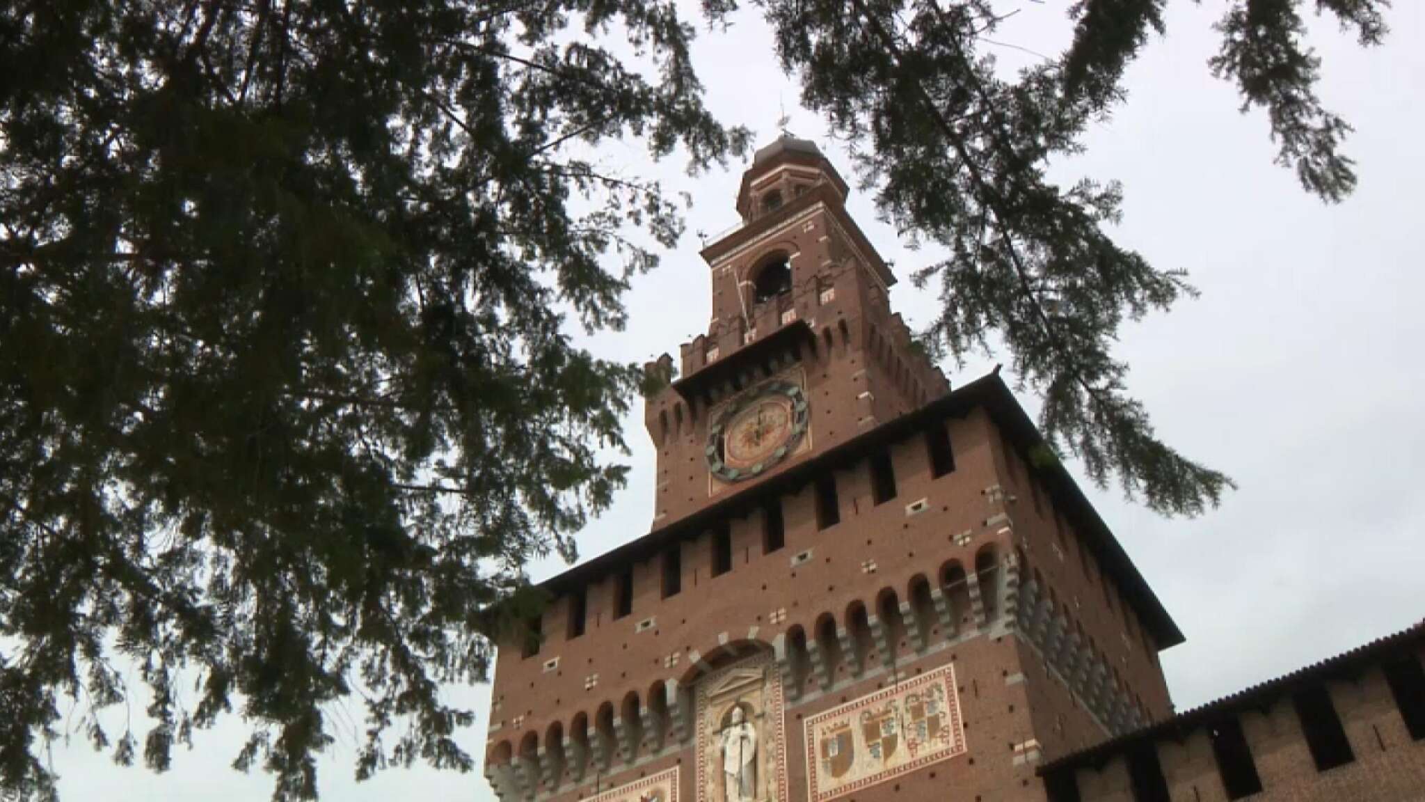 Milano, la rete di cunicoli segreti sotto il Castello Sforzesco che ricalcano i disegni di Leonardo