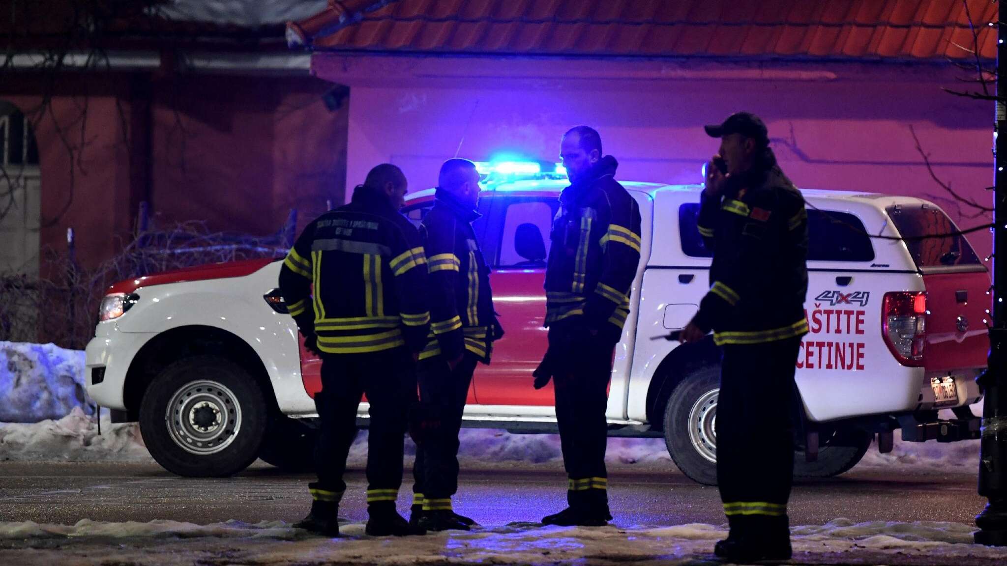 Montenegro, spara al ristorante al culmine di una lite: 2 bambini tra i 7 morti. E' caccia all'uomo