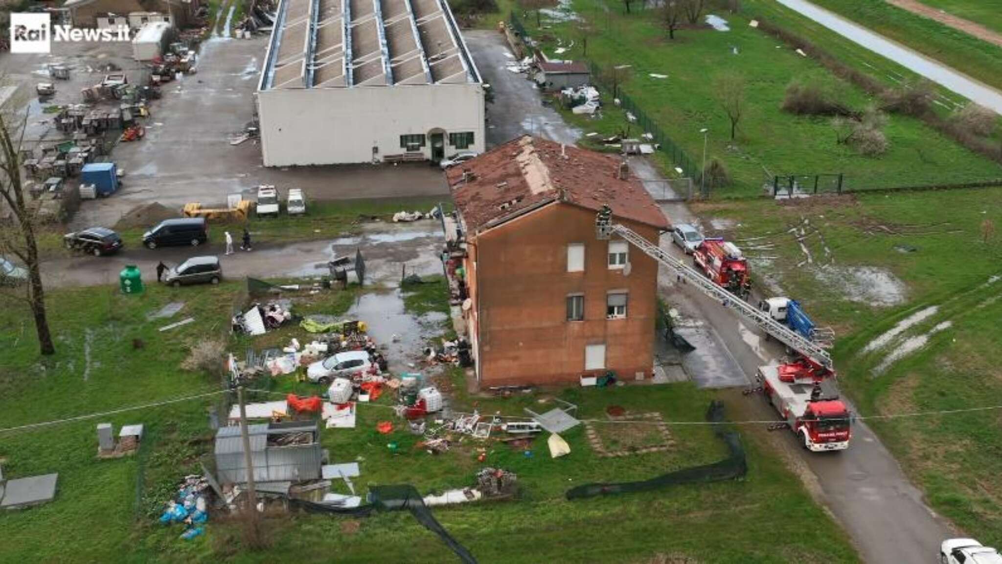 Supercella nel Bolognese, danni ad un tetto a Bentivoglio, il video dal drone