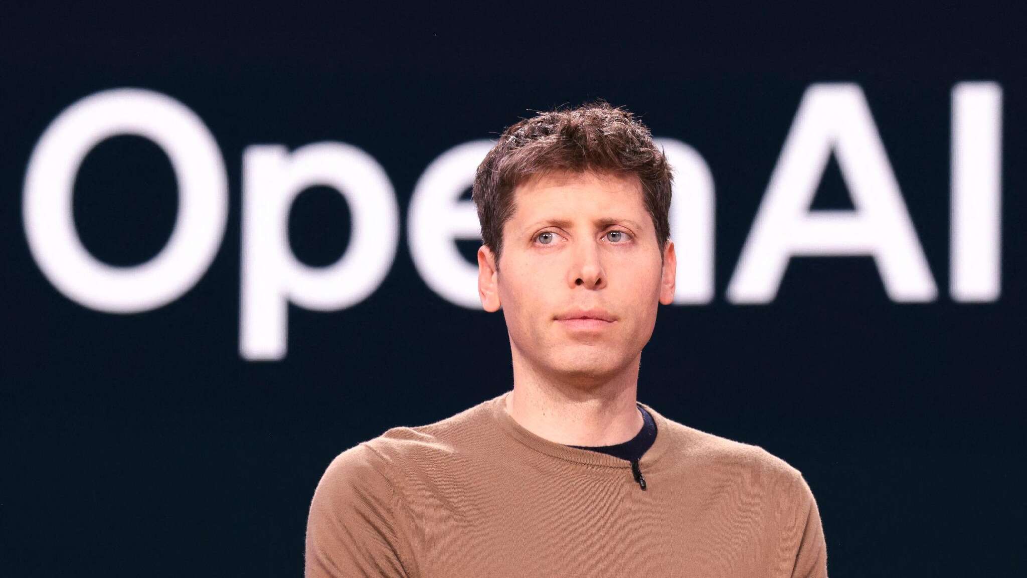 Dopo il successo di DeepSeek, Sam Altman: “OpenAI è dalla parte sbagliata della storia”