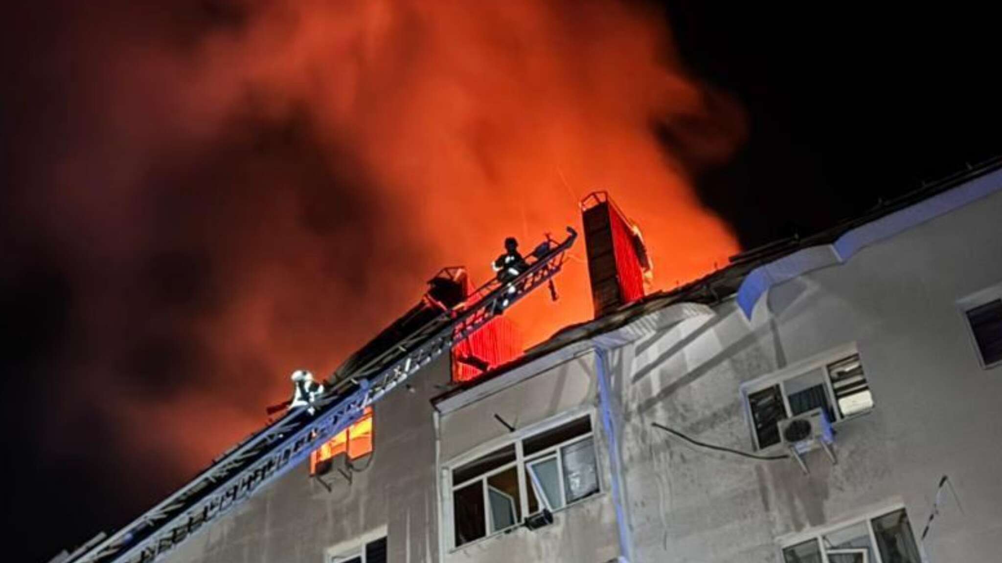 Incendi e sirene: l'attacco di droni russi a Mykolaiv, il video