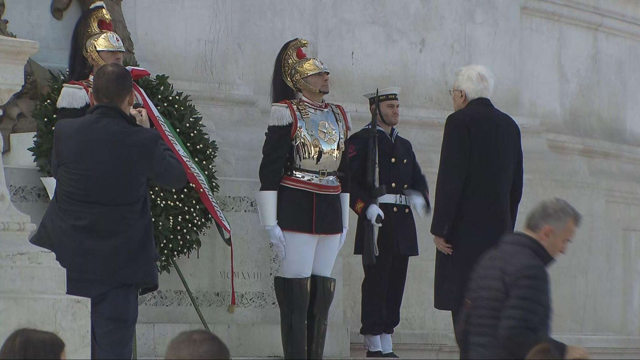 17 marzo Giornata dell'Unità nazionale, Mattarella depone una corona d'alloro al milite ignoto