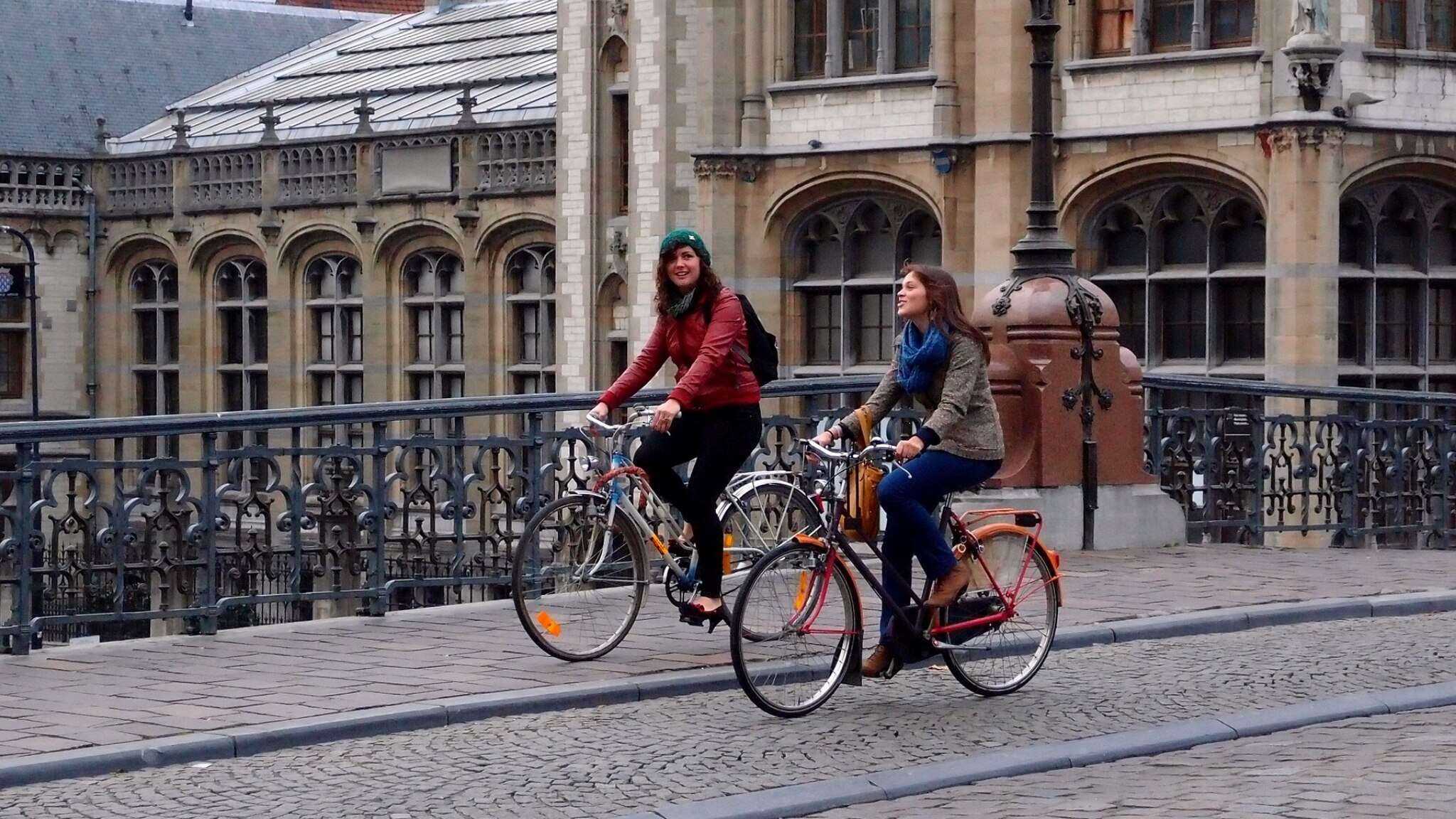 La rivoluzione a pedali delle vacanze: oltre 9 milioni i turisti in bicicletta in Italia 