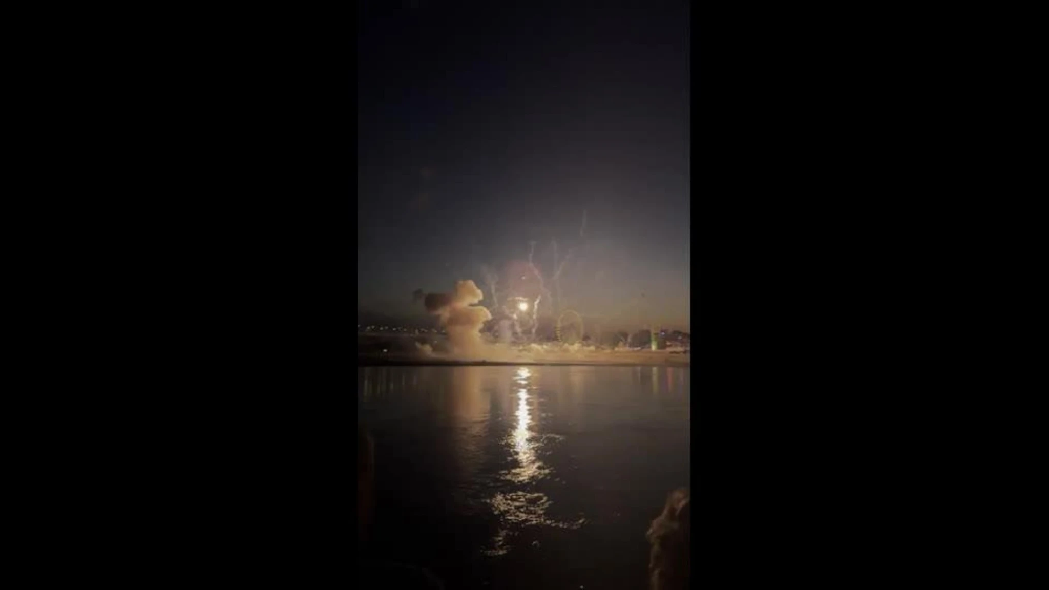 Incidente a Düsseldorf, fuochi d’artificio esplodono troppo bassi: 19 feriti