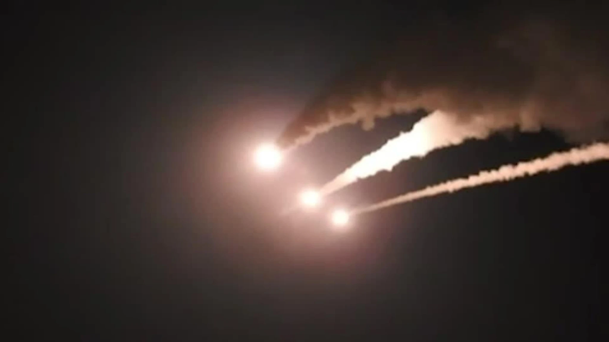 Missili iraniani verso Israele, il video del lancio