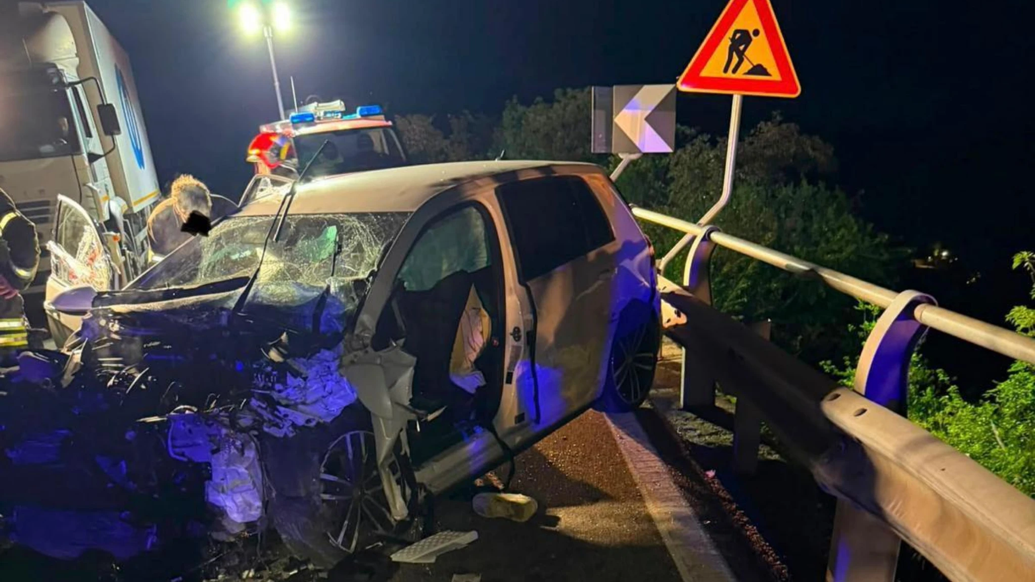 Incidenti stradali: scontro auto-camion a Trento, 28enne gravissimo