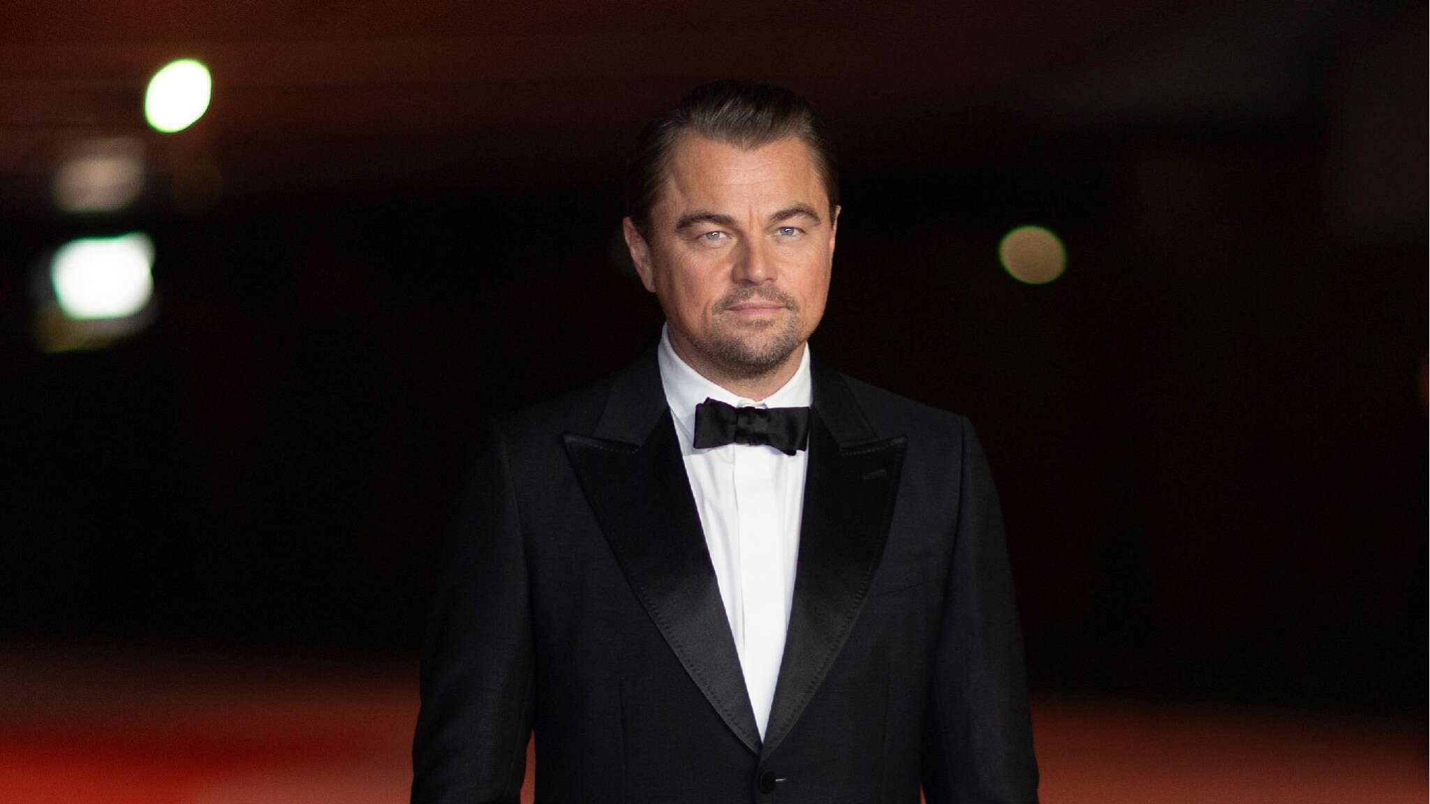 Buon compleanno a Leonardo Di Caprio, 50 anni per l'indimenticato Jack di 