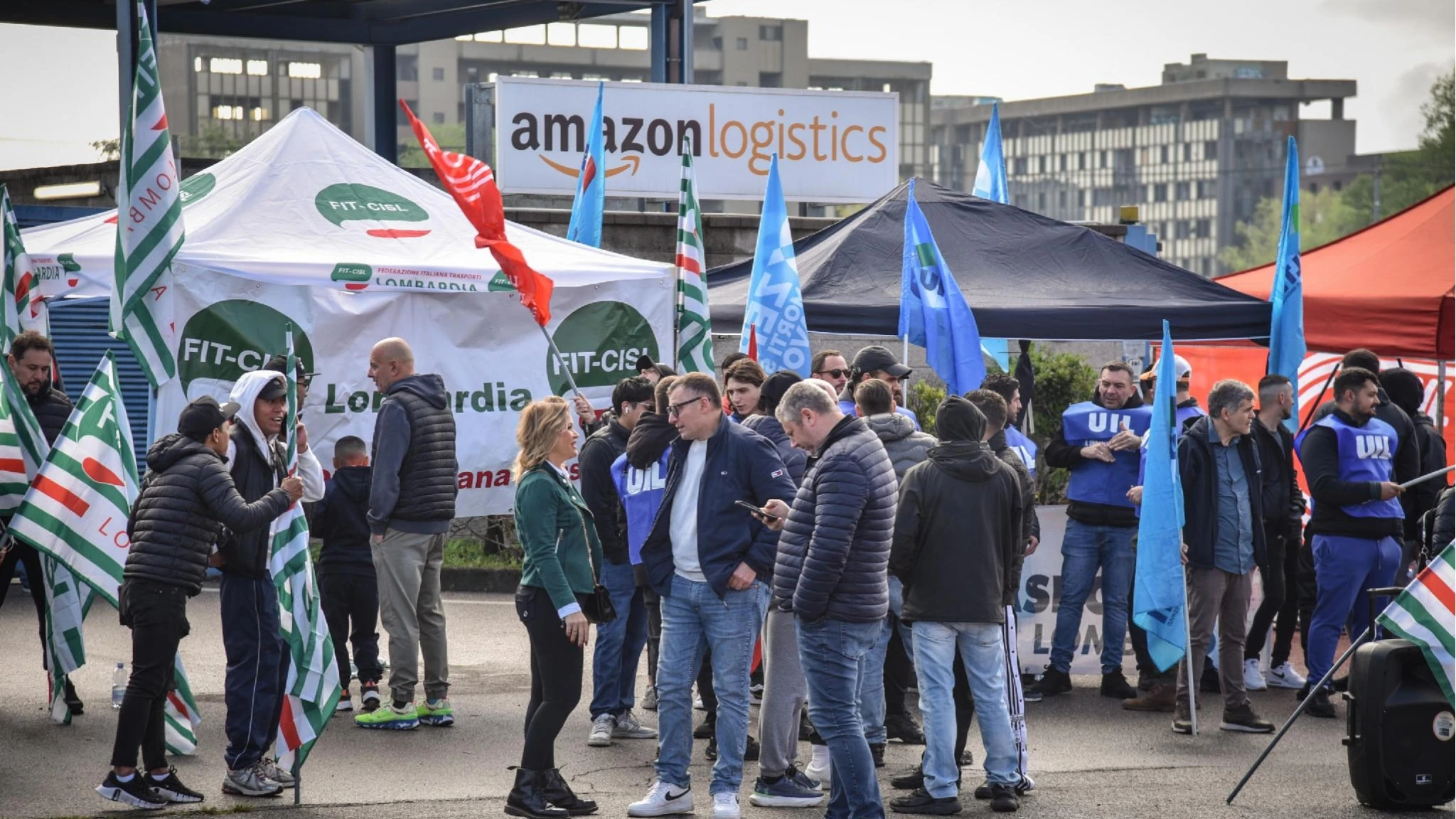 Amazon, lavoratore in sciopero investito a Buccinasco