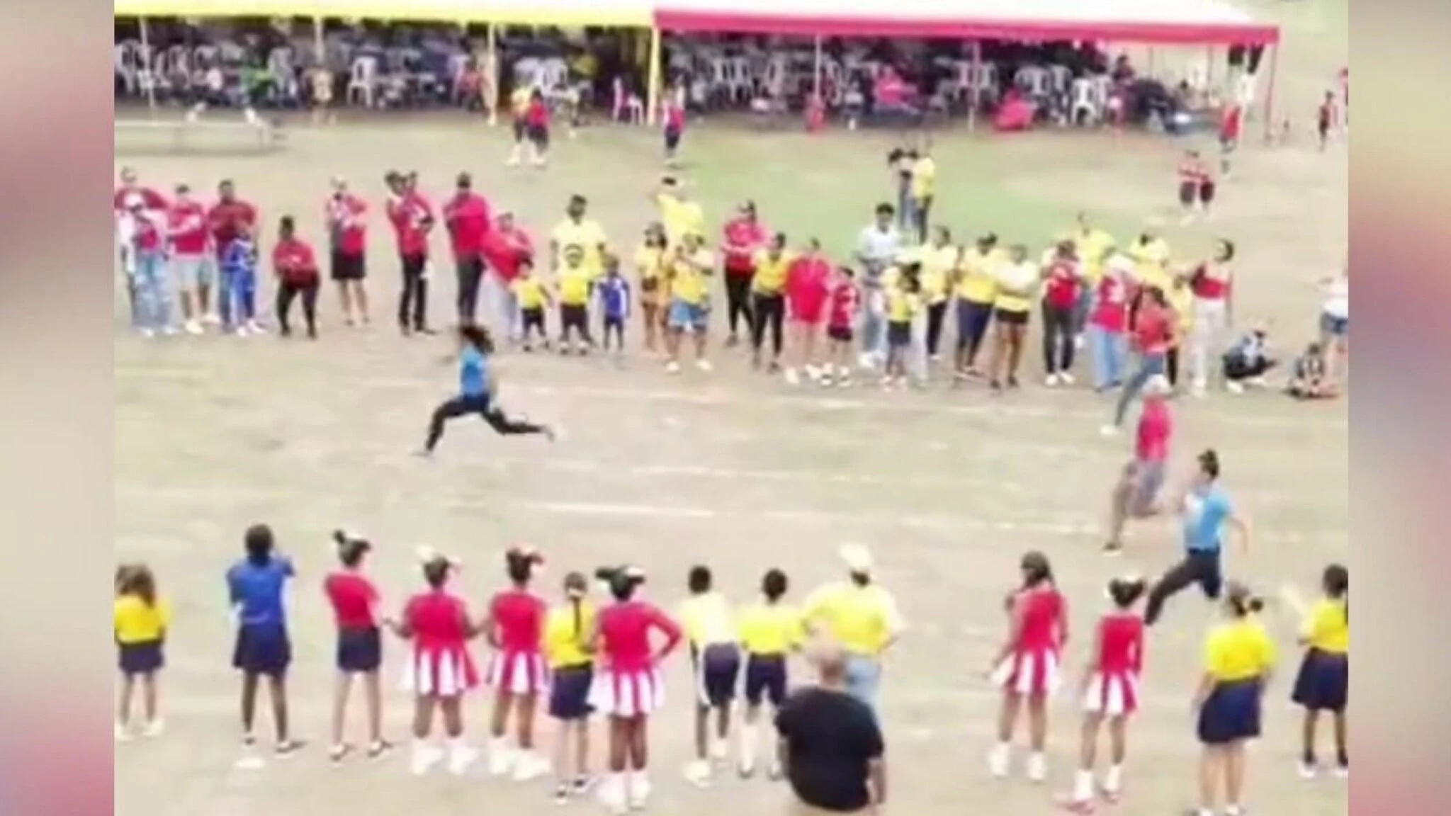 La leggenda dello sprint “asfalta” gli altri genitori nella gara della scuola del figlio. Video