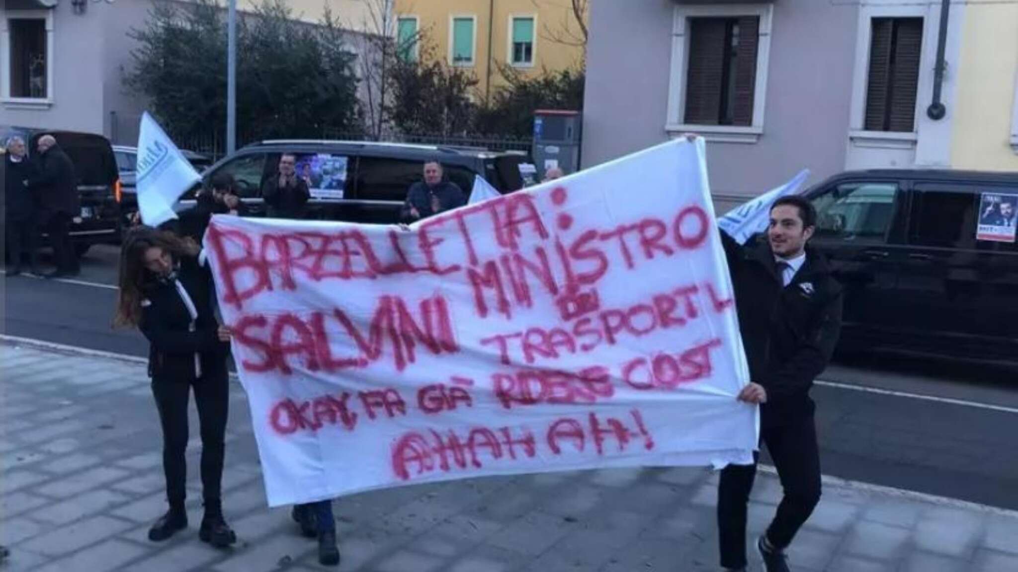 Autisti Ncc contro il decreto Salvini a Milano. Cortei in altre città. I motivi della protesta