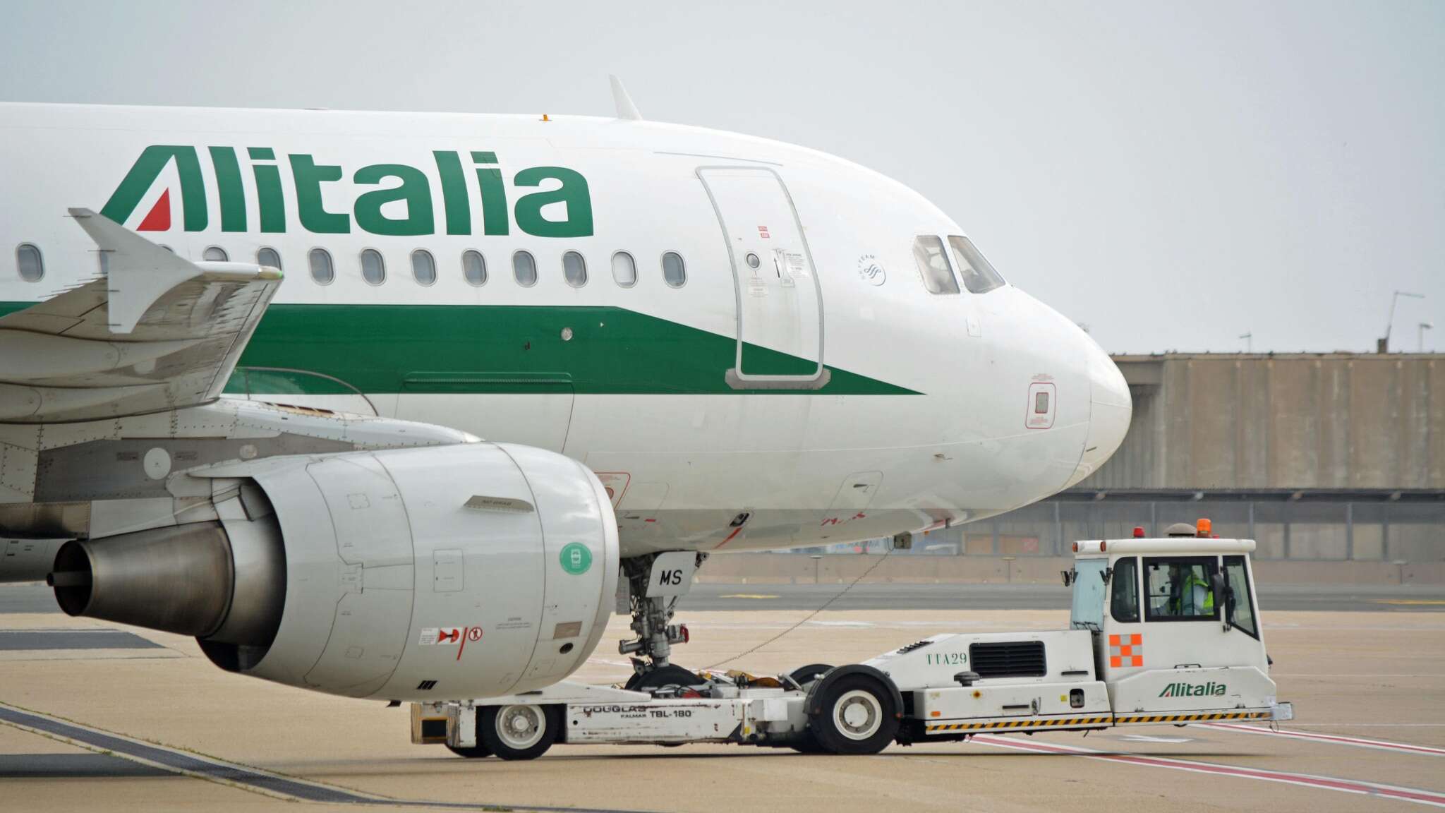 Alitalia comunica l'avvio di procedure di licenziamento 