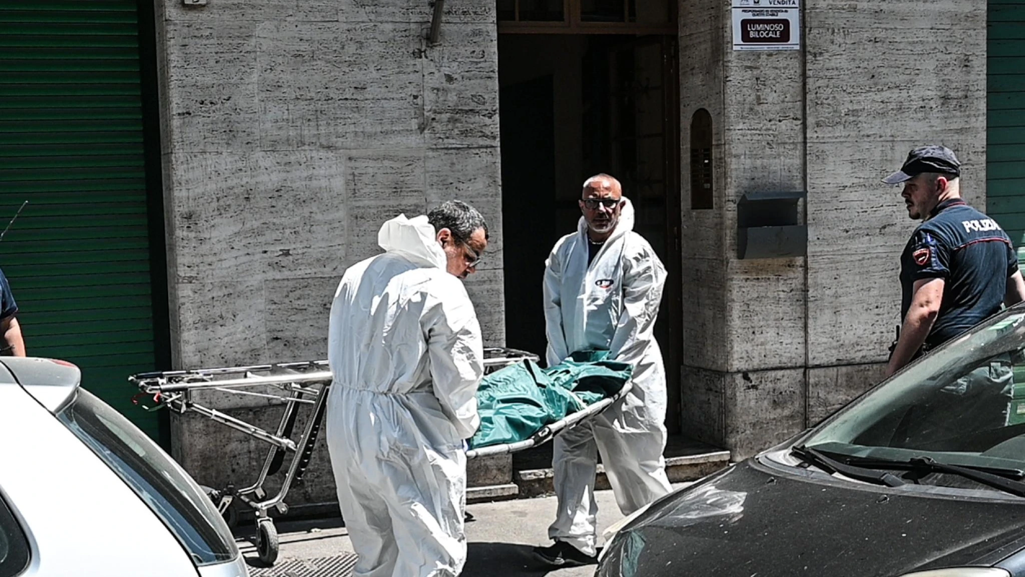 Madre e figlia trovate morte in casa a Torino, ipotesi omicidio-suicidio
