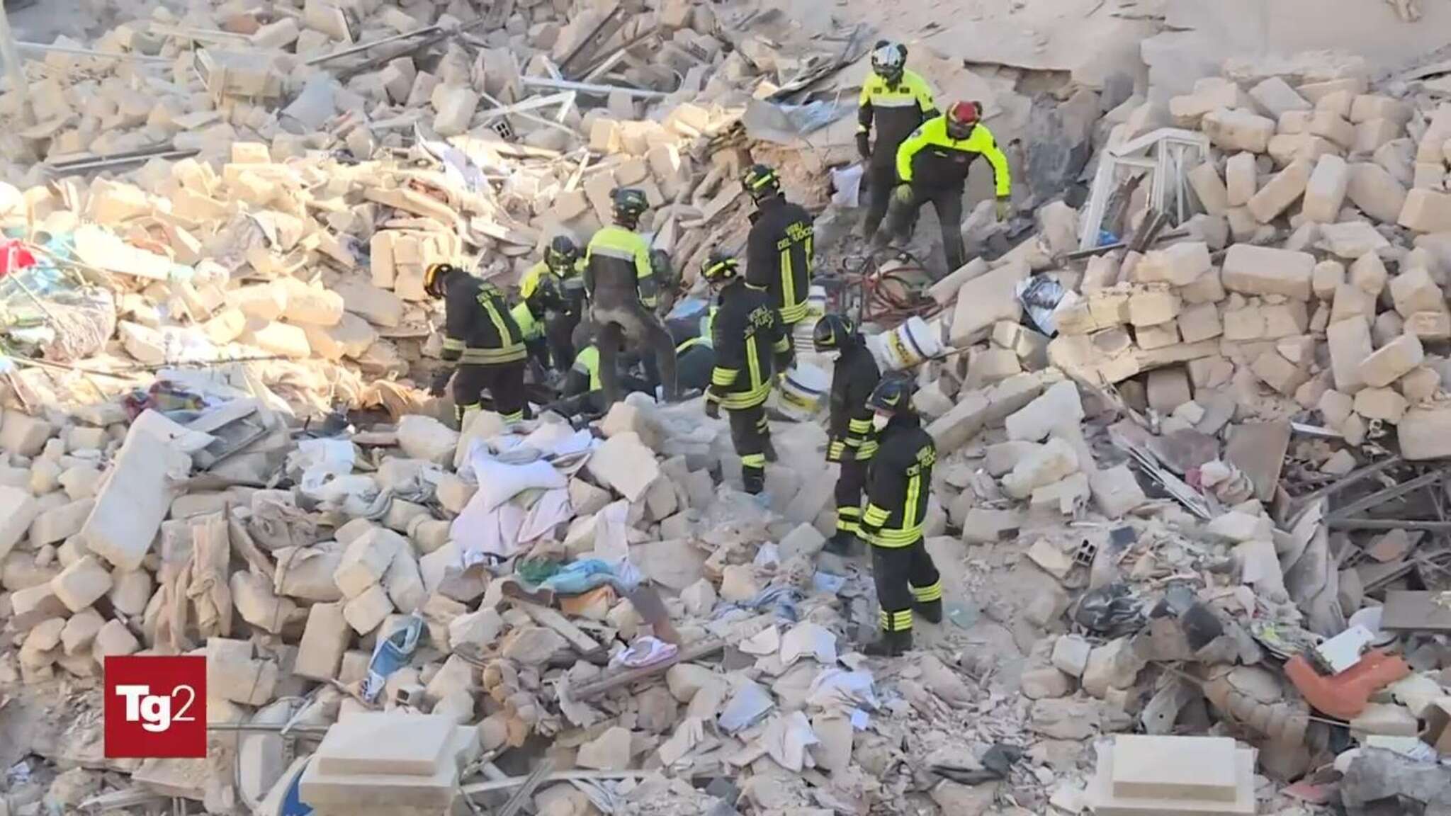 Crollo palazzina a Bari, la procura apre un fascicolo. Sindaco Leccese: 