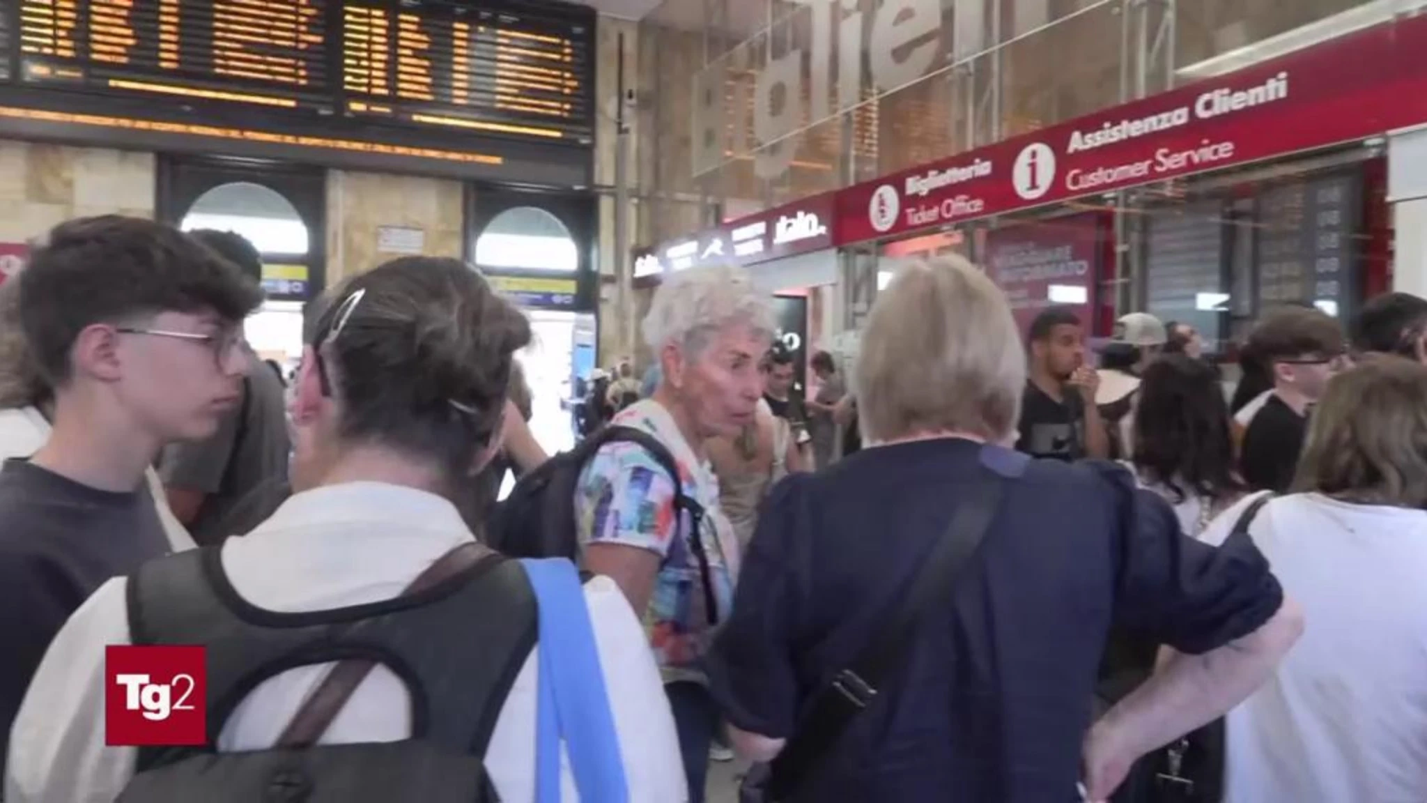 Sciopero dei treni: viaggi cancellati, caos e file per la protesta degli autonomi