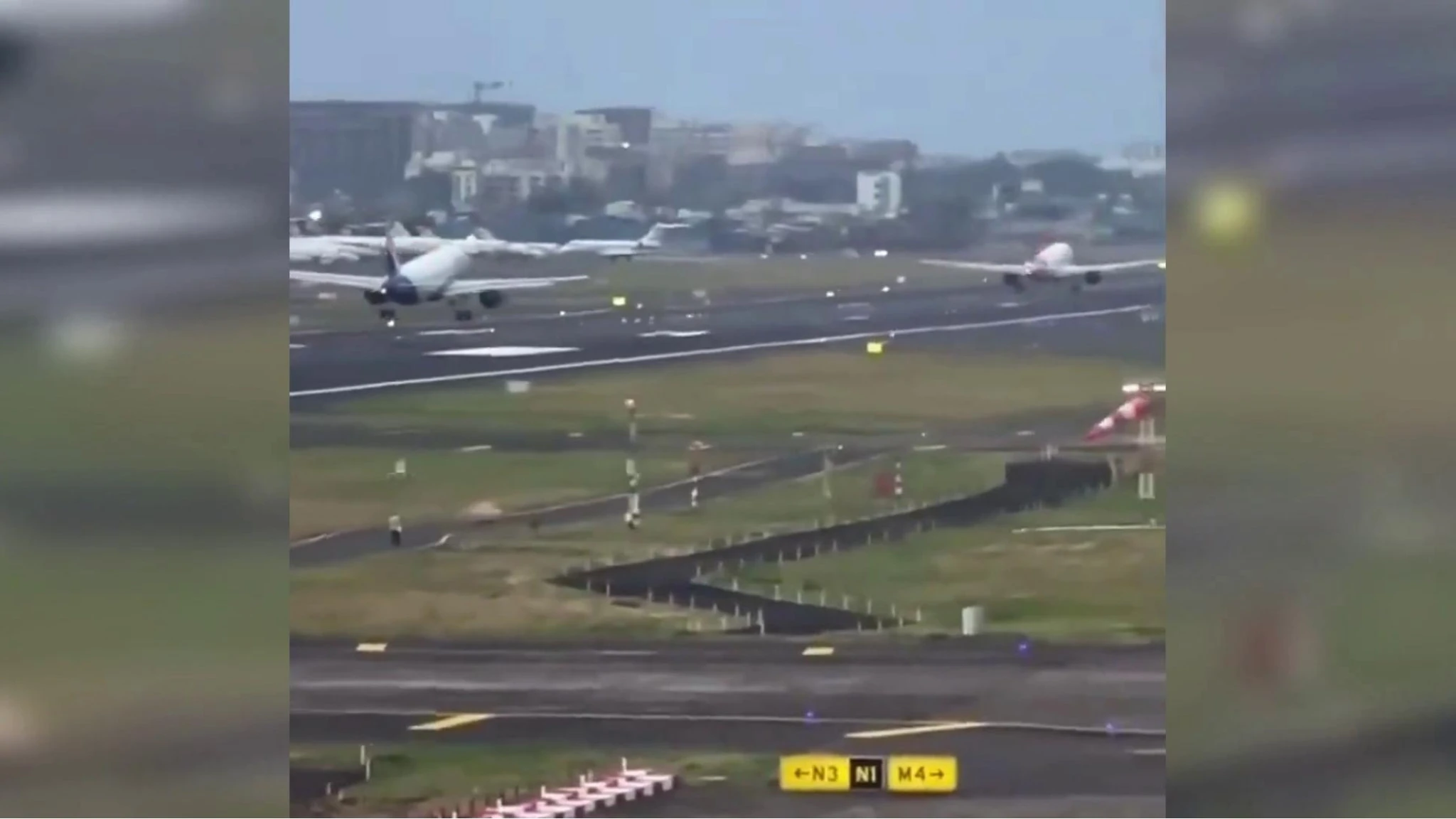 Un aereo atterra mentre uno decolla sulla stessa pista, collisione sfiorata all’aeroporto di Mumbai