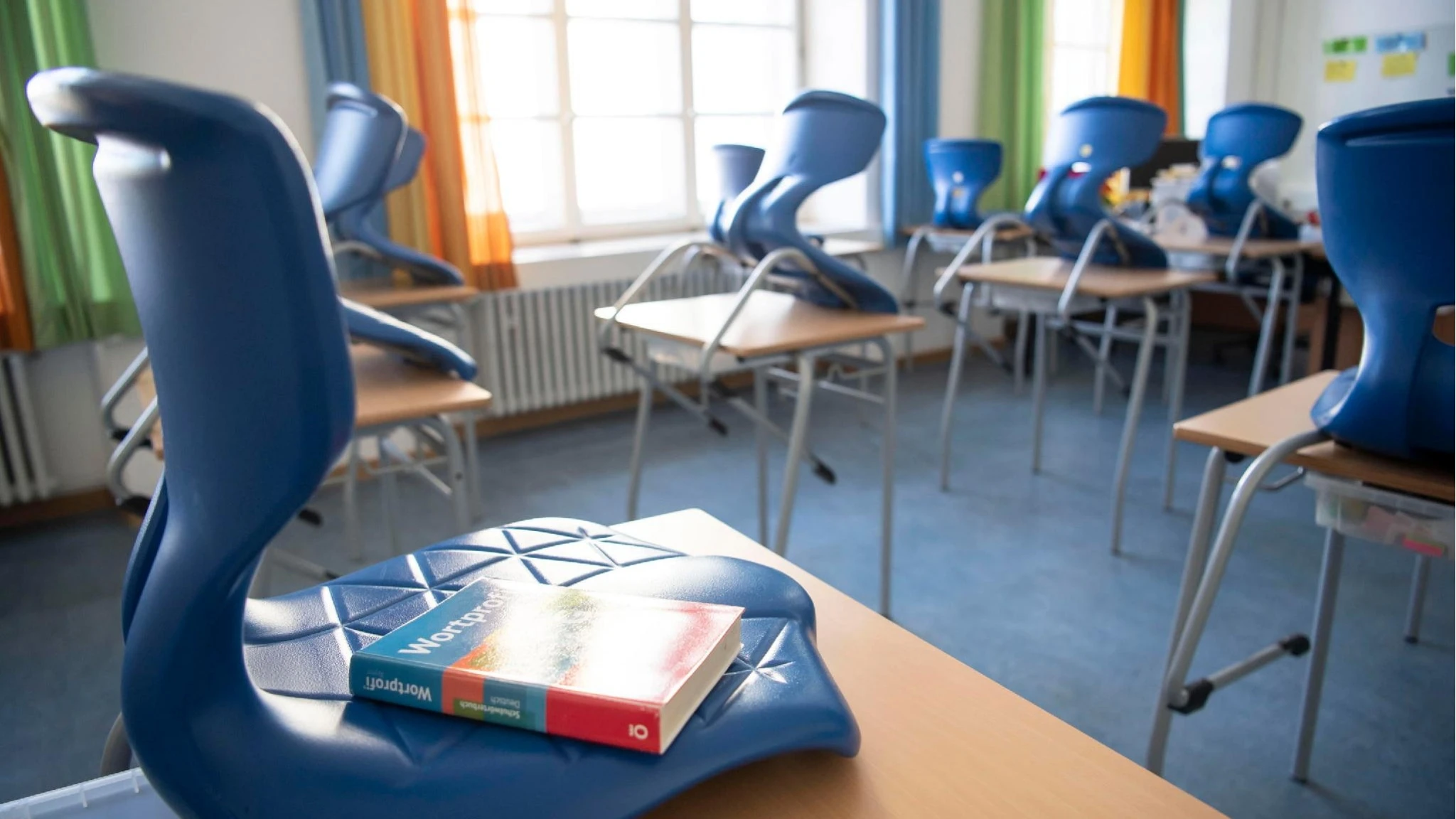 Bimbi abusati in classe nel Milanese, arrestato un maestro