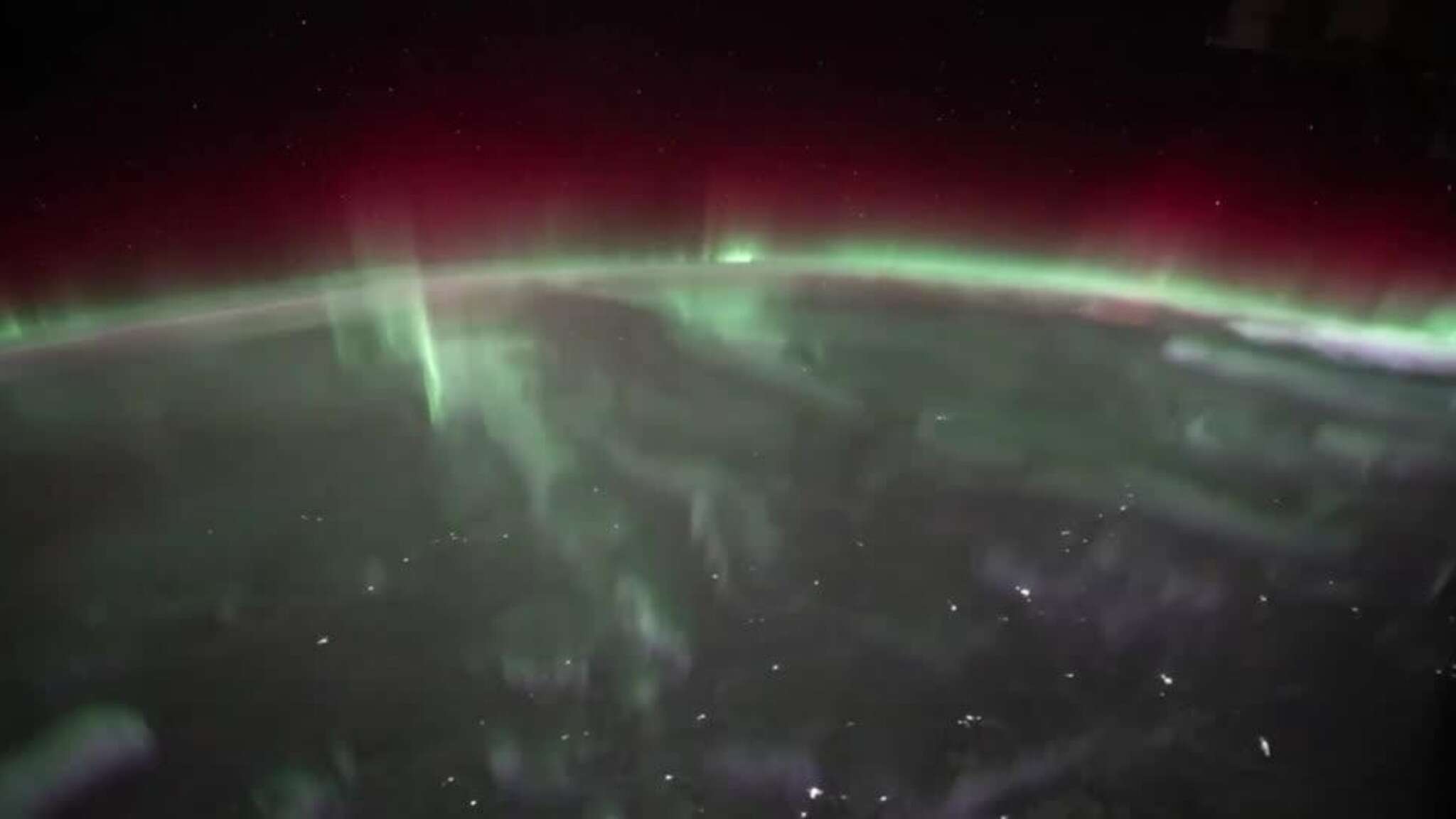 Il Canada immerso nell'aurora boreale, lo spettacolo visto dallo Spazio