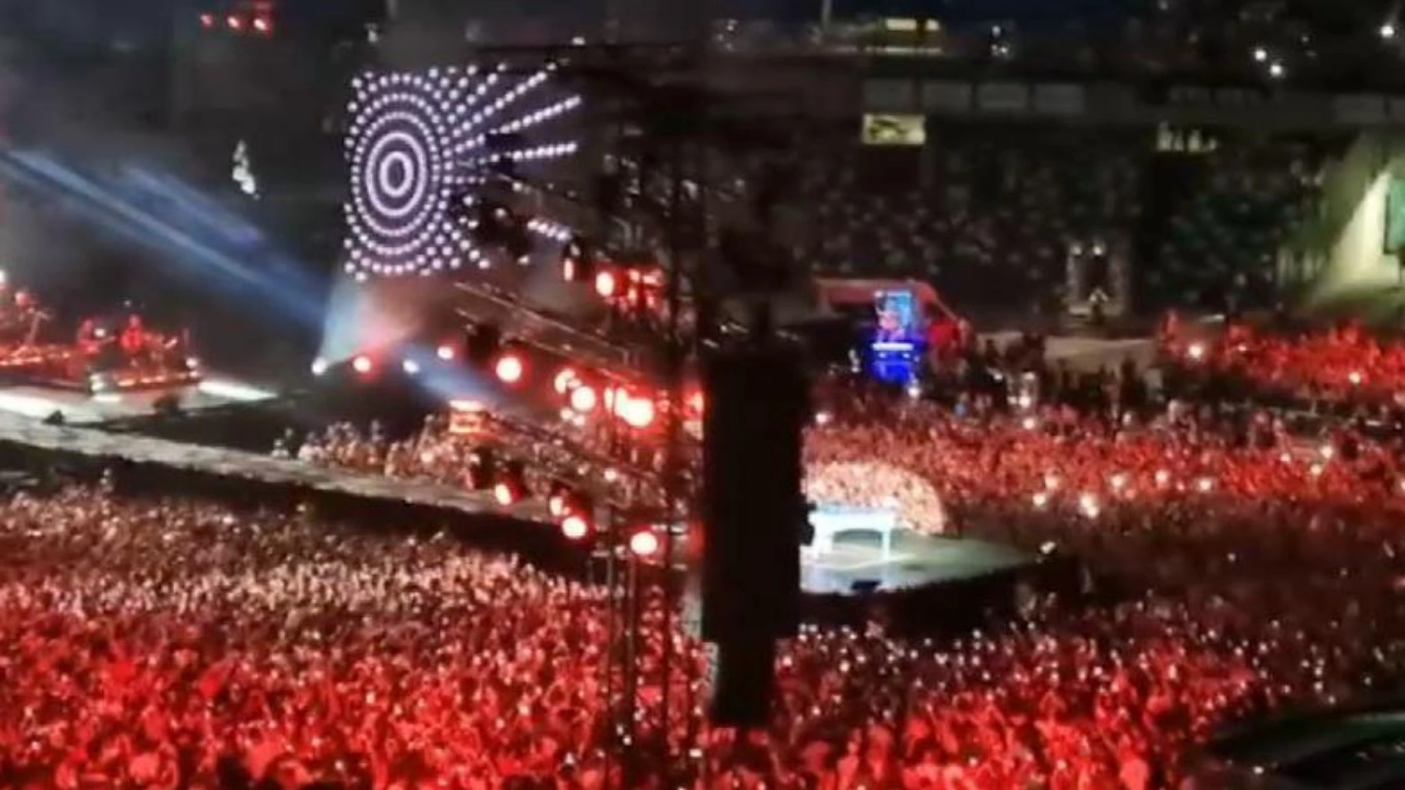 Gigi D'Alessio e Geolier duettano al Maradona: video