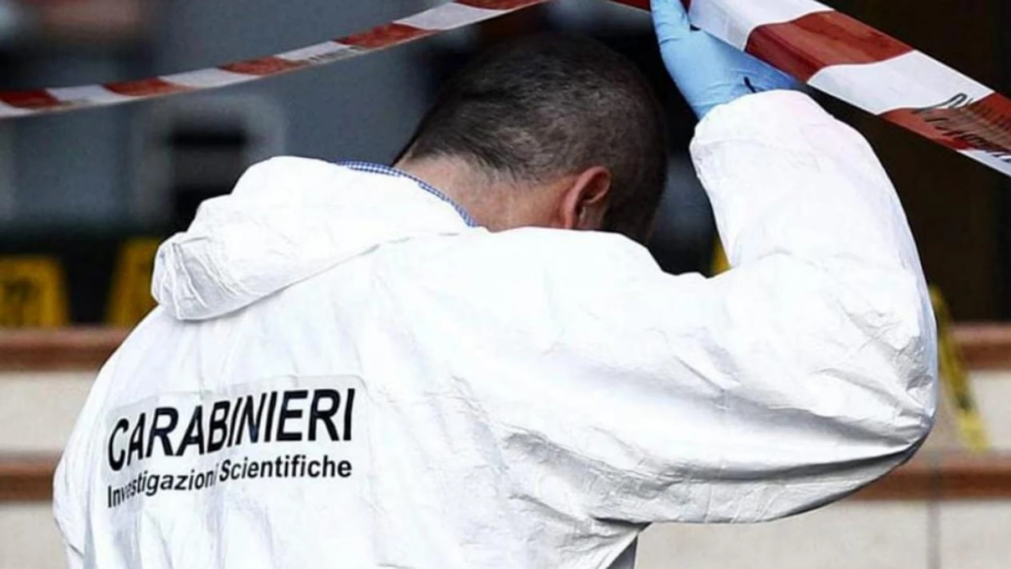 Tragedia a Cossombrato, uccide la ex moglie e il nuovo compagno della donna e si getta dal castello