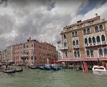 Giovane trovato morto nel cortile di un hotel vicino Piazza San Marco a Venezia