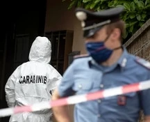 Agguato di camorra alla periferia di Napoli, uomo ucciso a colpi d'arma da fuoco