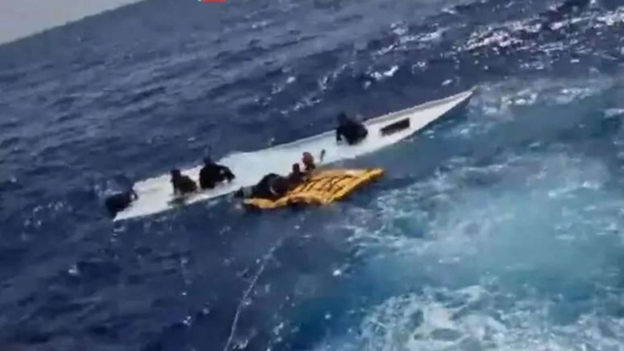 Naufragio migranti a Lampedusa: sette in salvo, 20 dispersi. Tra i superstiti un bimbo di 8 anni