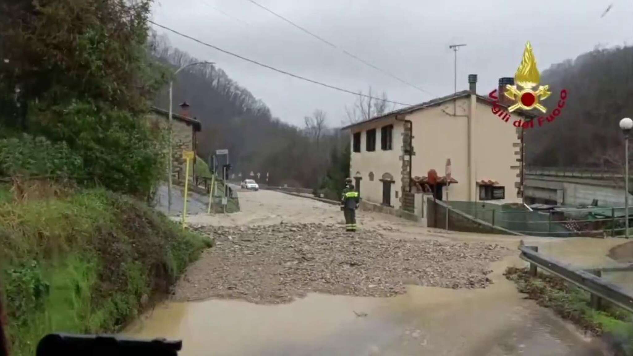 Maltempo, allerta arancione su Sicilia e Sardegna: l'Italia stretta da due cicloni