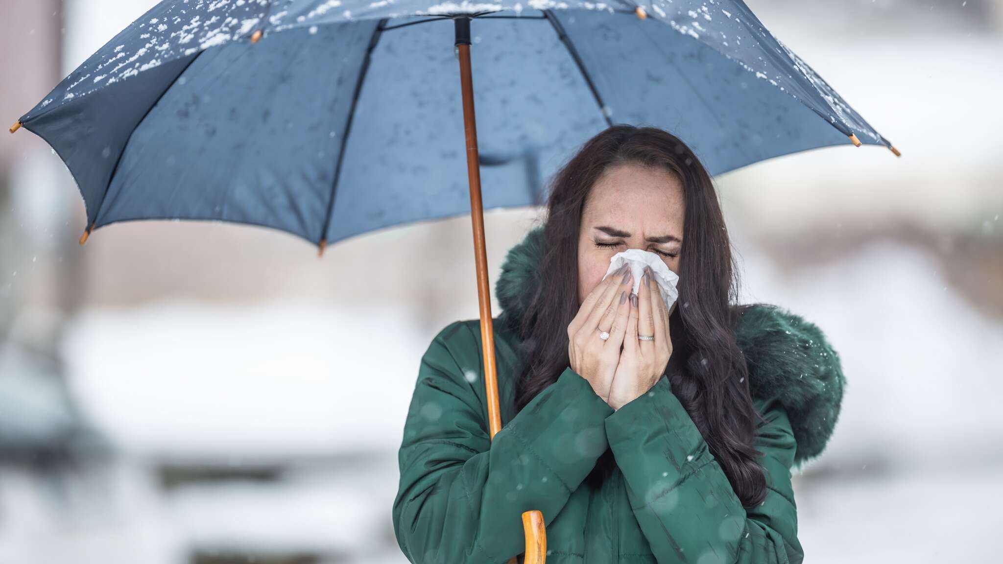 Influenza, verso boom di casi. Esperti: “Il freddo è pro-infettivo, sciarpa su naso e bocca aiuta”