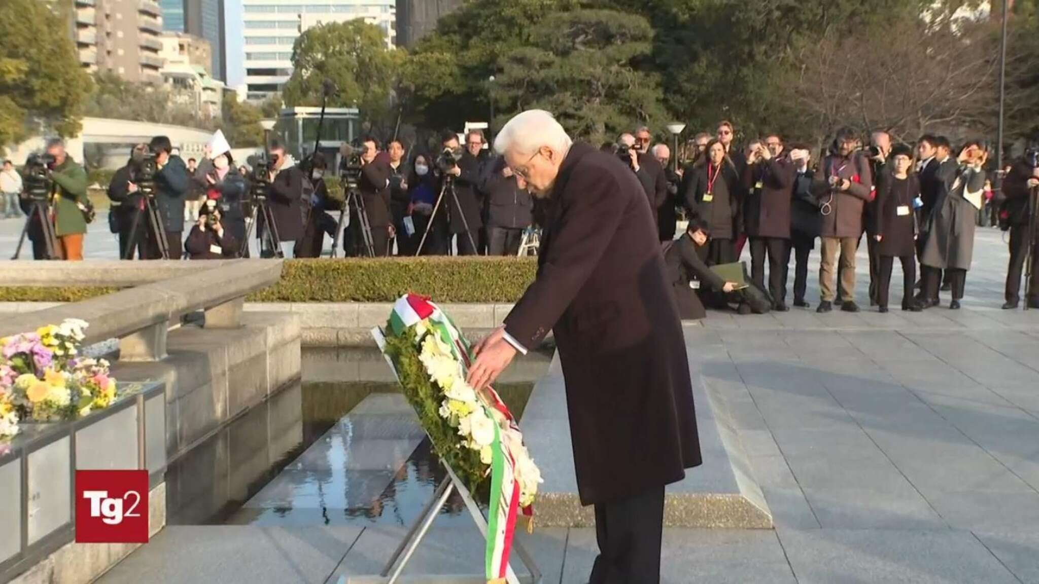 Mattarella a Hiroshima, l'omaggio al memoriale e l'incontro con l'associazione dei sopravvissuti