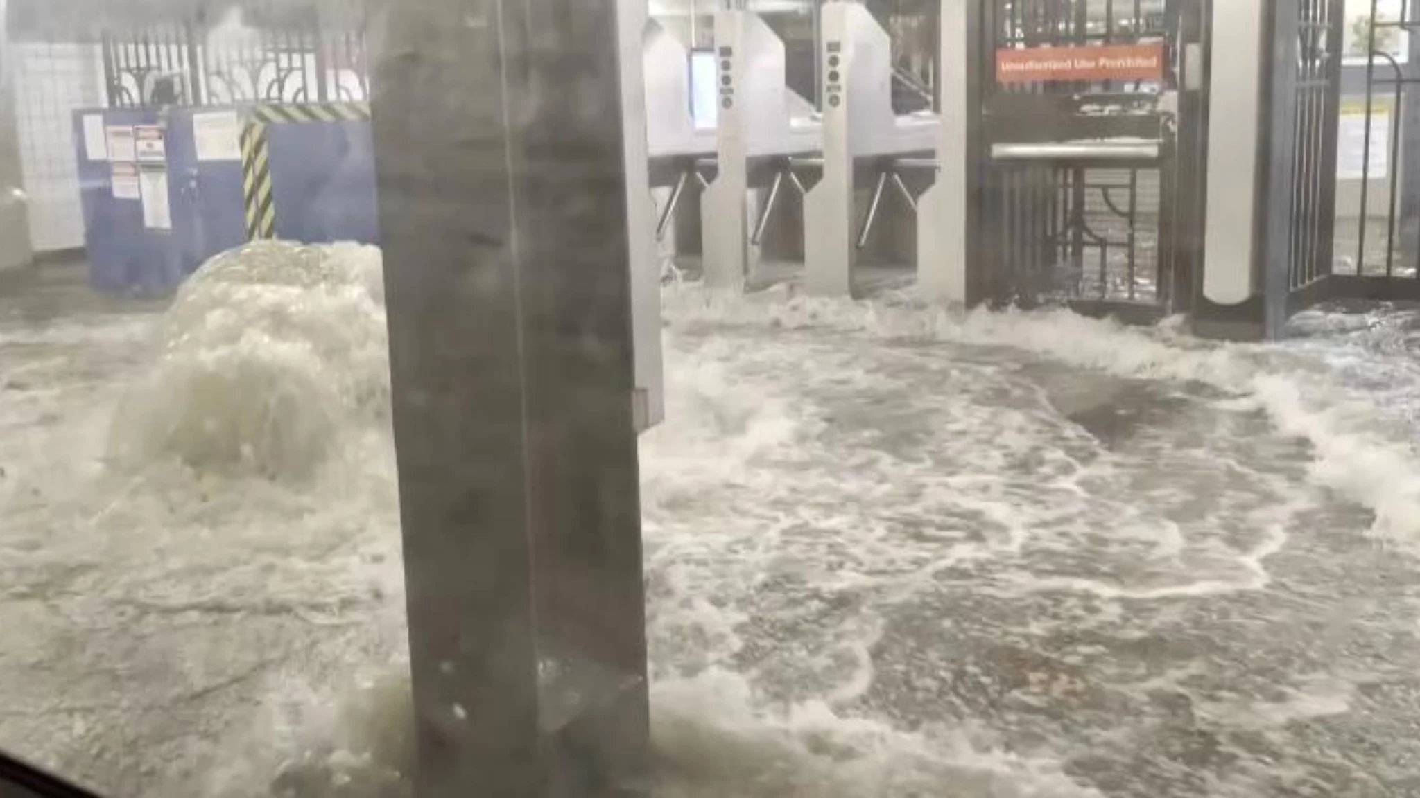Ondata di tempeste su New York: forti venti e piogge torrenziali. Stato di emergenza nel New Jersey
