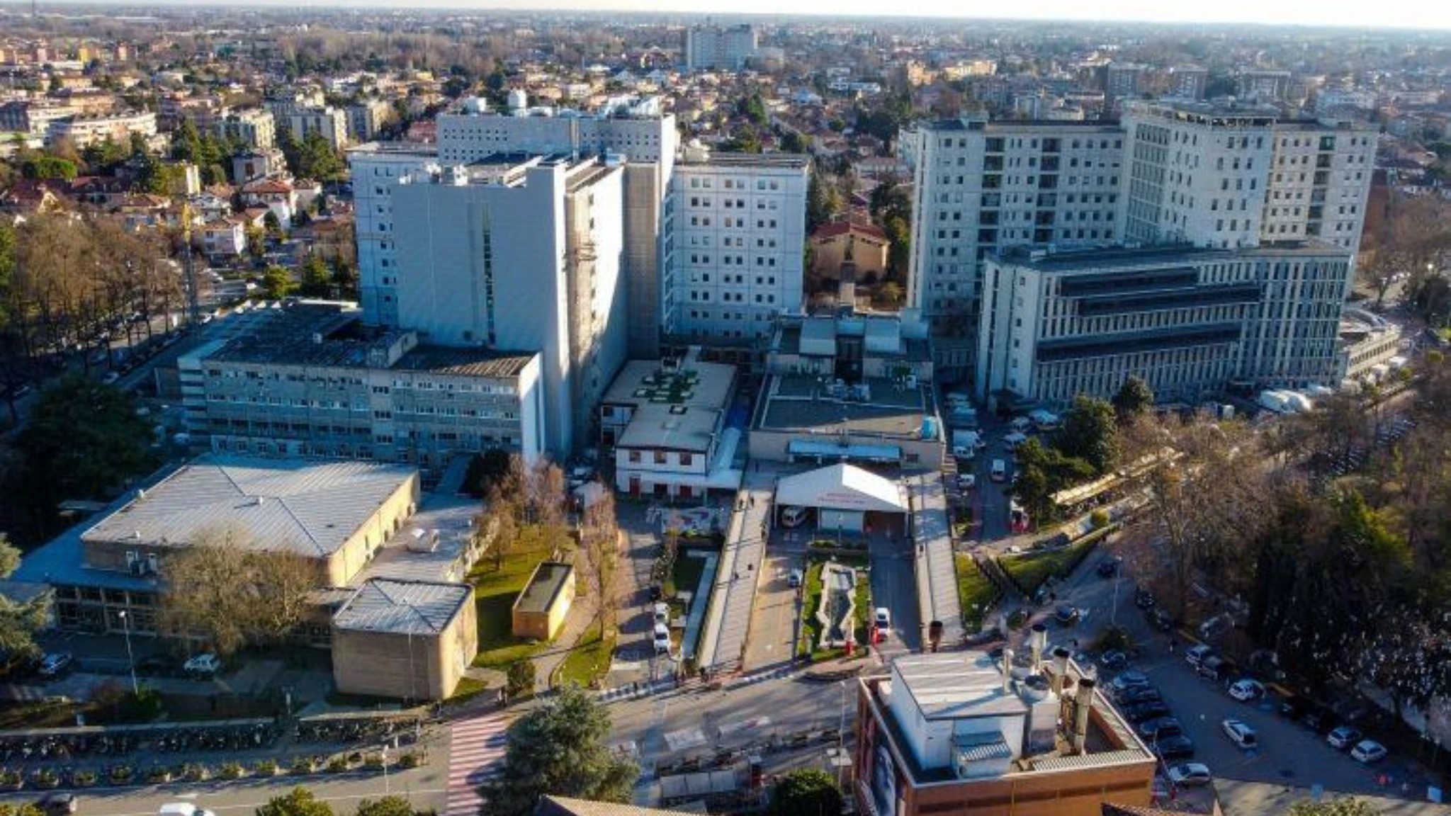 Treviso, bimba di 18 mesi travolta dal tosaerba: è in pericolo di vita