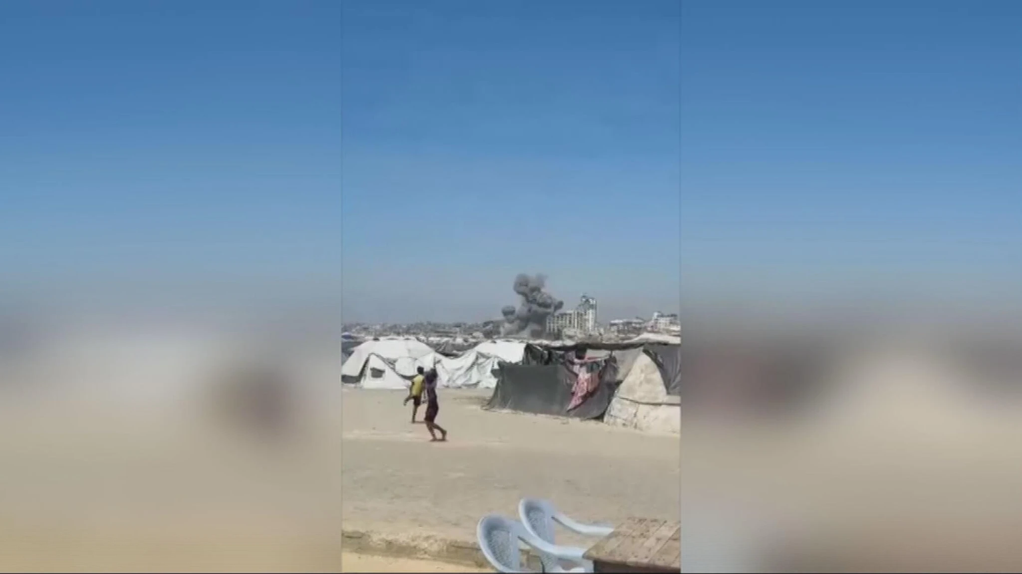 Israele bombarda l'internet point dei giornalisti, è un'altra strage. Almeno 21 morti e 30 feriti