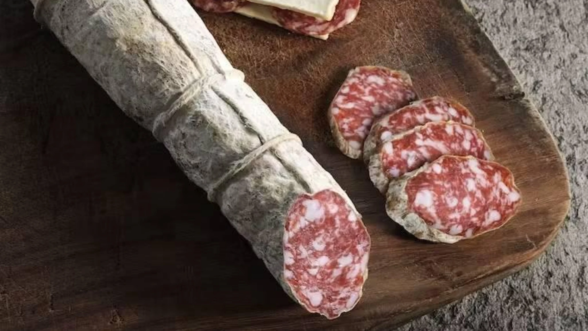 Allerta alimentare: richiamato un lotto di Salame Felino IGP per rischio salmonella