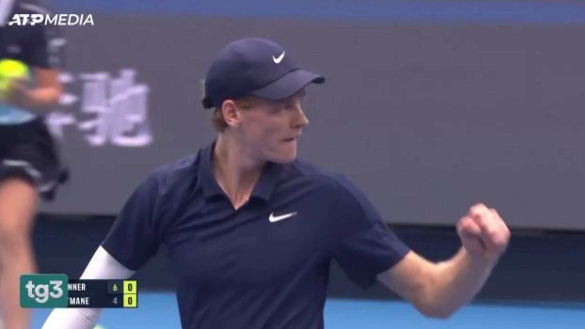 Sinner sperimenta nuove soluzioni, qualche rischio ma va avanti a Pechino