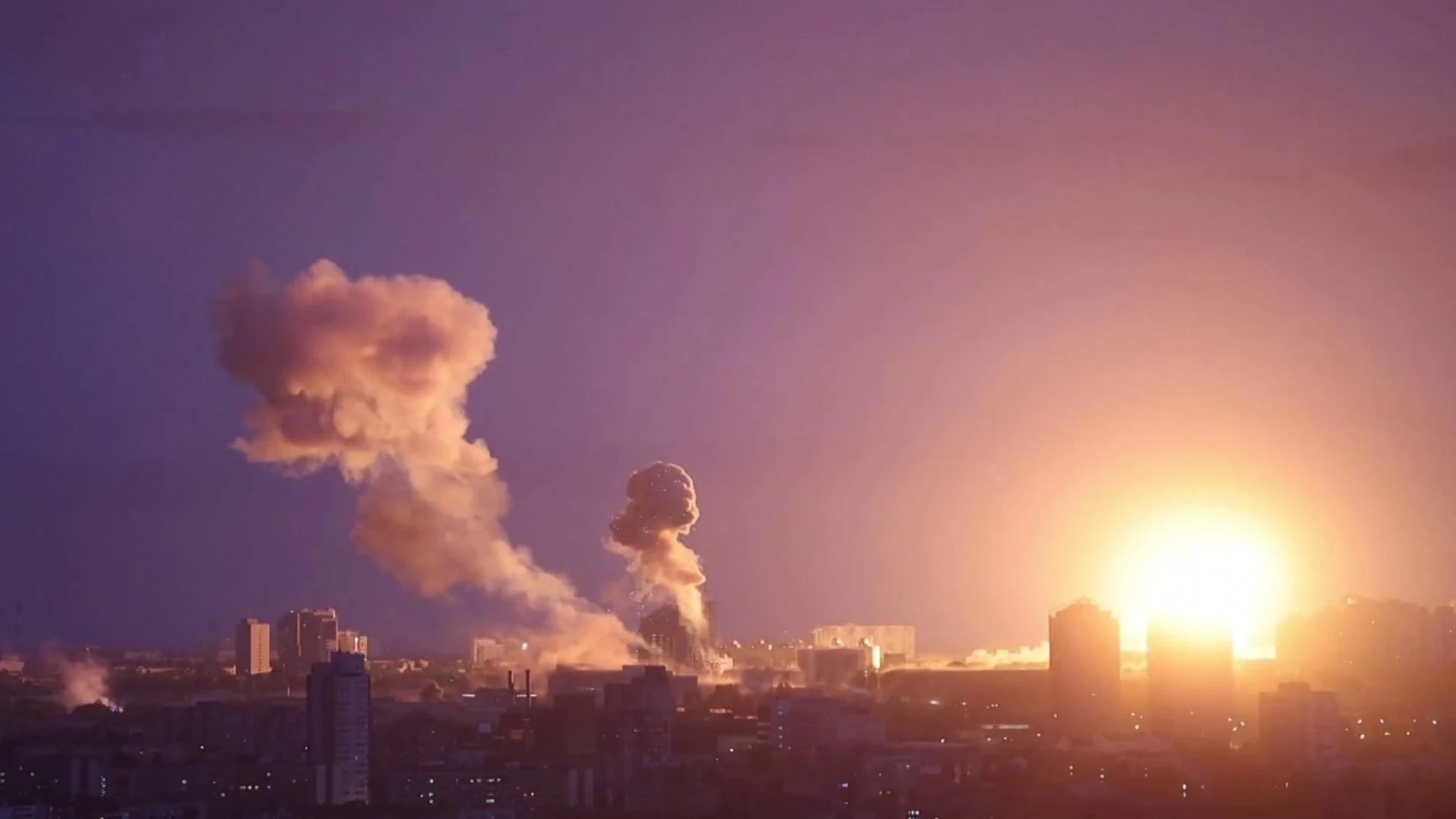 Notte di raid russi in Ucraina: 3 morti a Kiev e 5 vittime a Dnipro