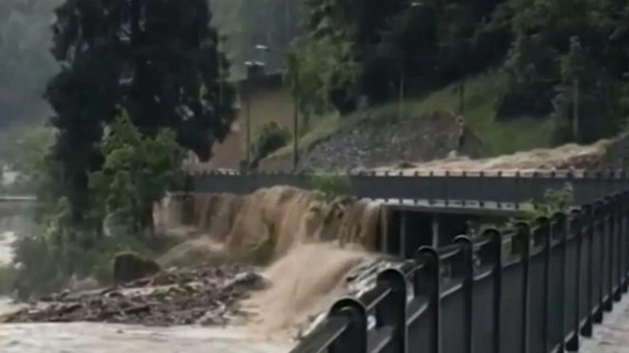 Frane, strade chiuse, blackout: i danni dal bresciano alla bergamasca