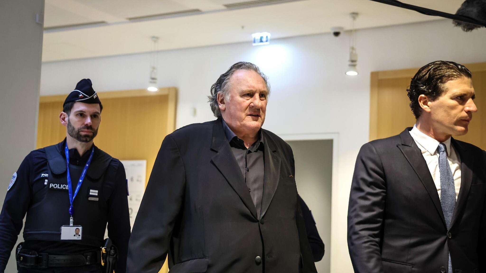 Gérard Depardieu a processo, prende la parola: 