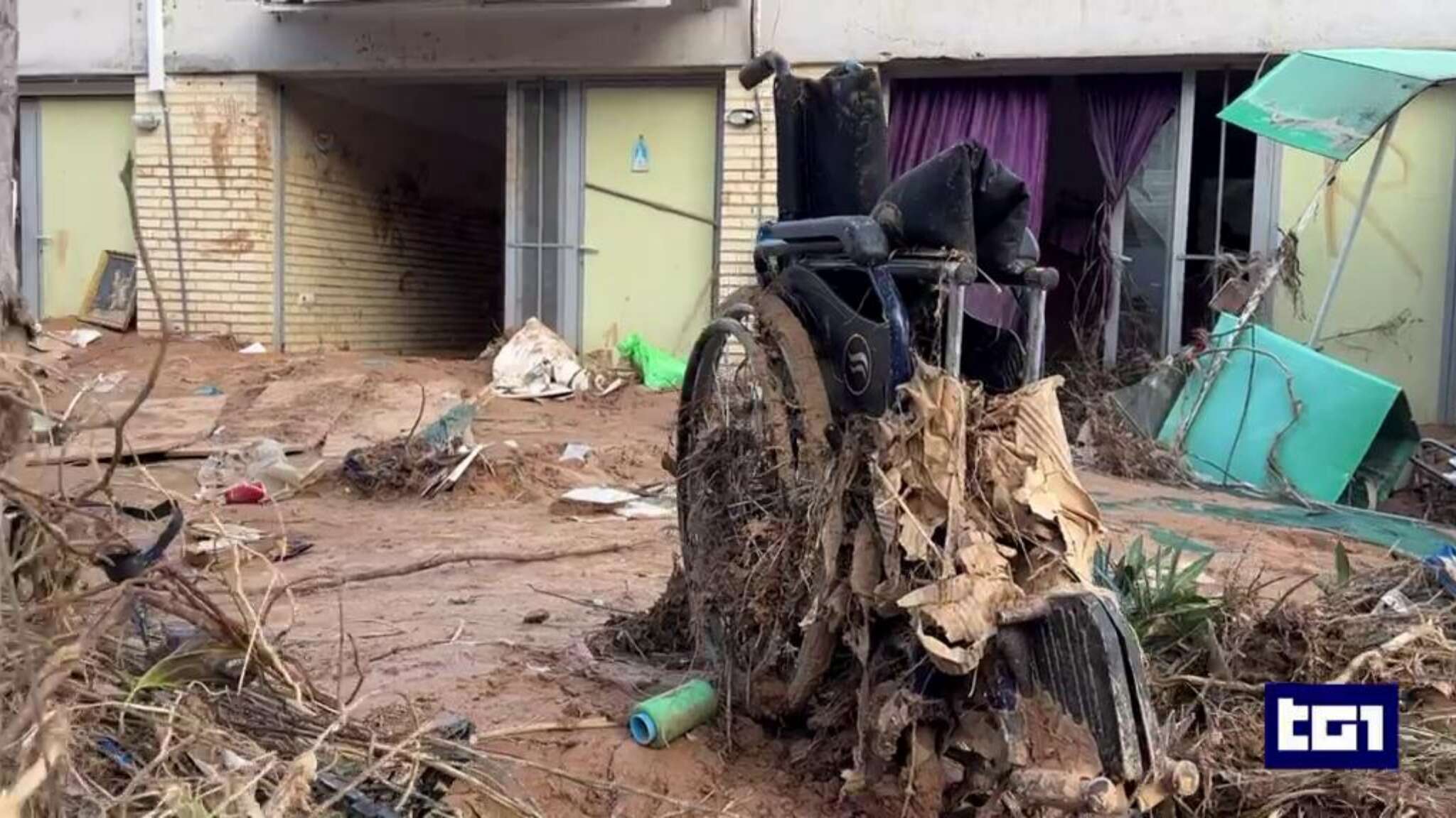 Alluvione Valencia, completata l'ispezione nella casa di riposo di Picana: 