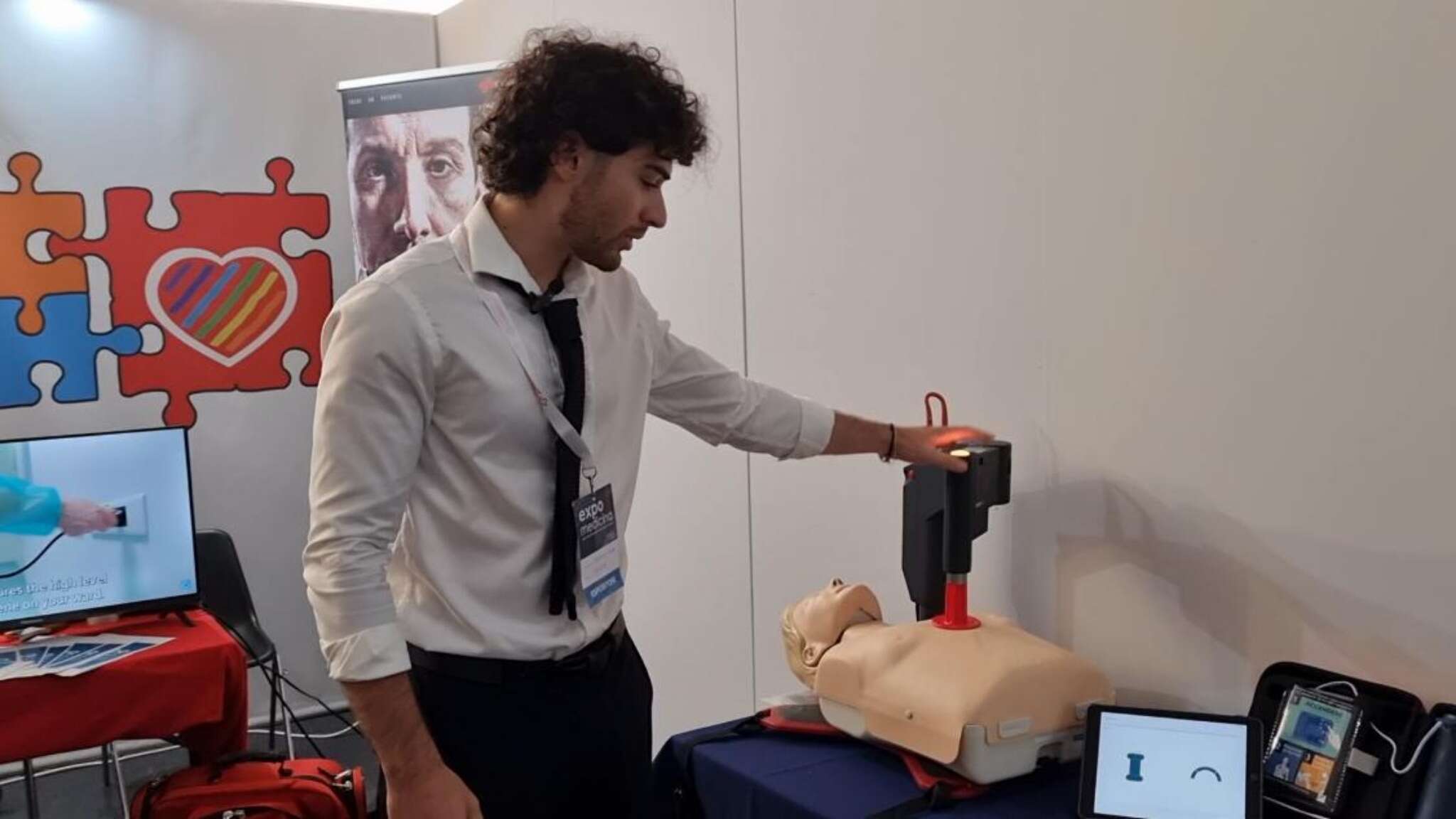 A ExpoMedicina 2024 il massaggiatore cardiaco automatico: salva la vita e si traporta in una borsa