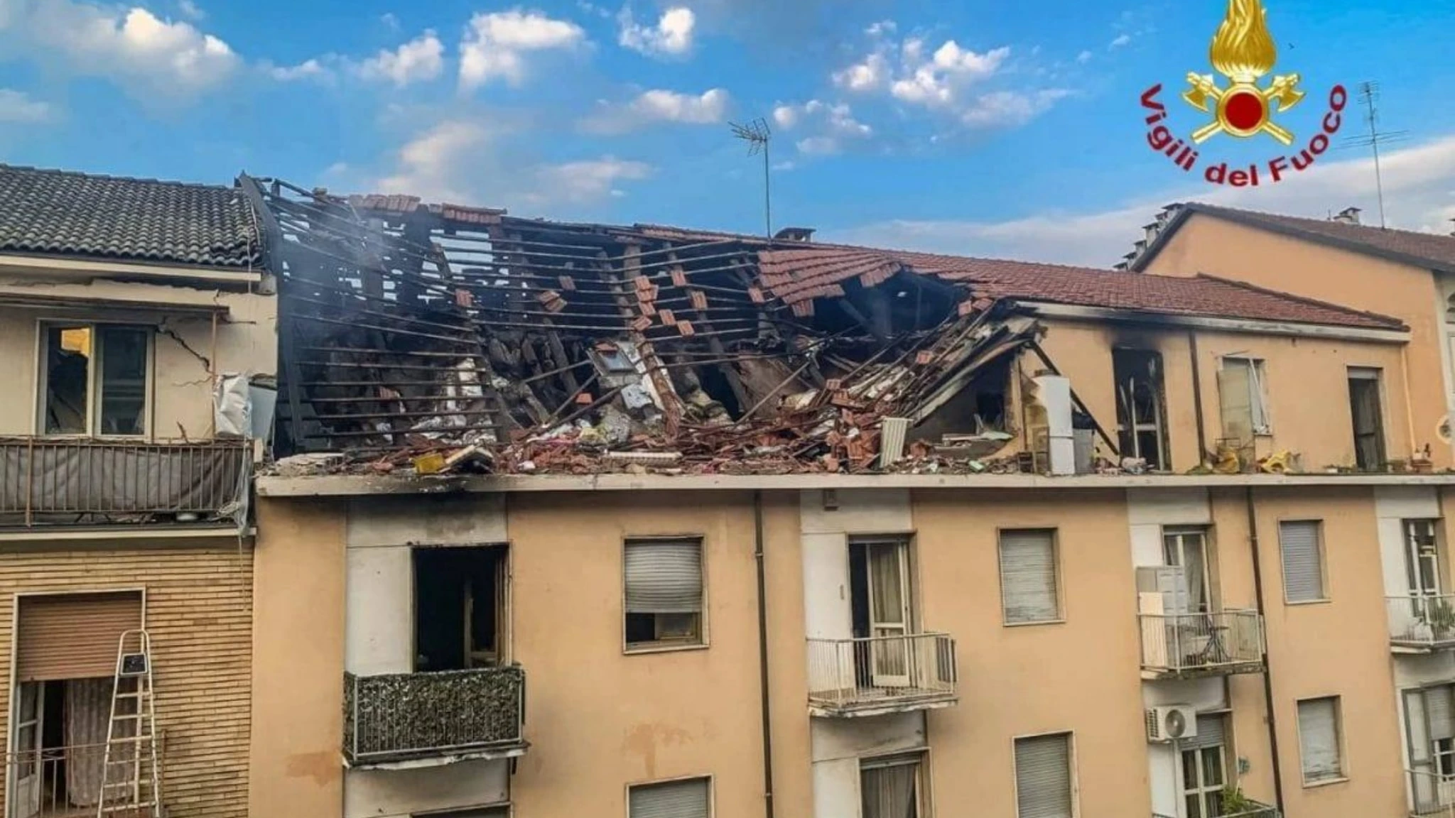 Esplosione in una casa a Torino, un morto. In prognosi riservata 12enne con ustioni