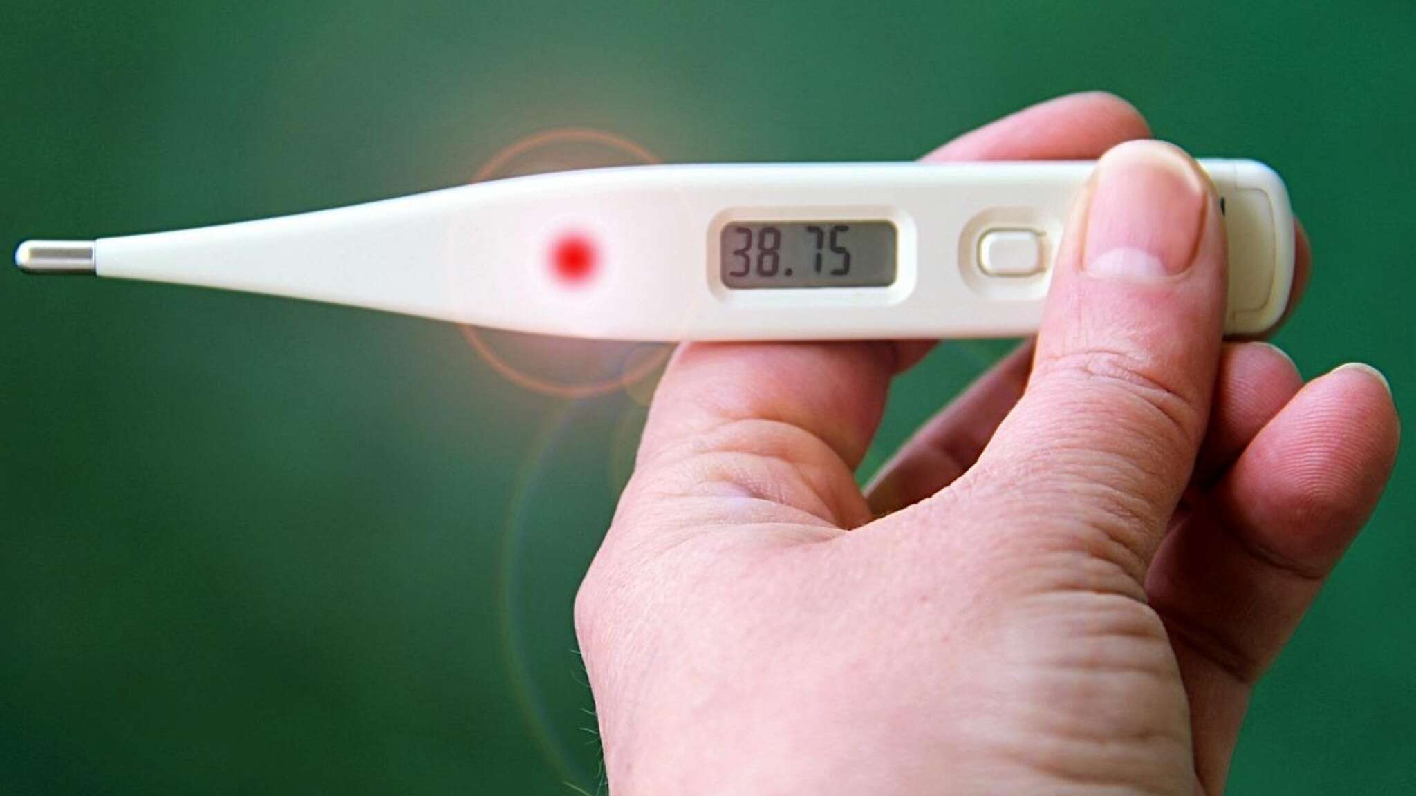 Influenza, Iss: brusco aumento dei casi. Bassetti: “Picchia durissimo in questo 2025”