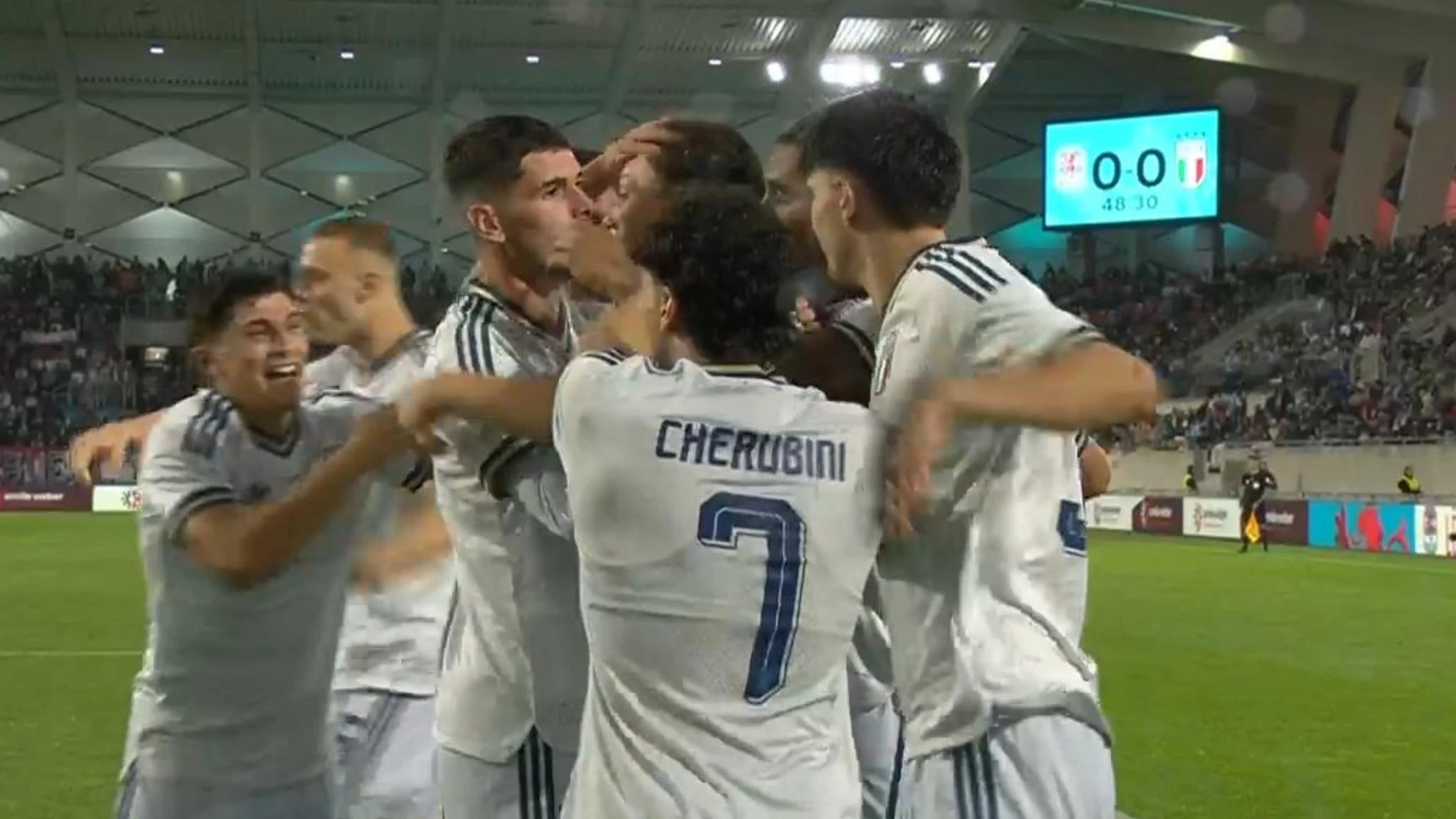 Lussemburgo-Italia, Esposito svetta e batte il portiere Moris